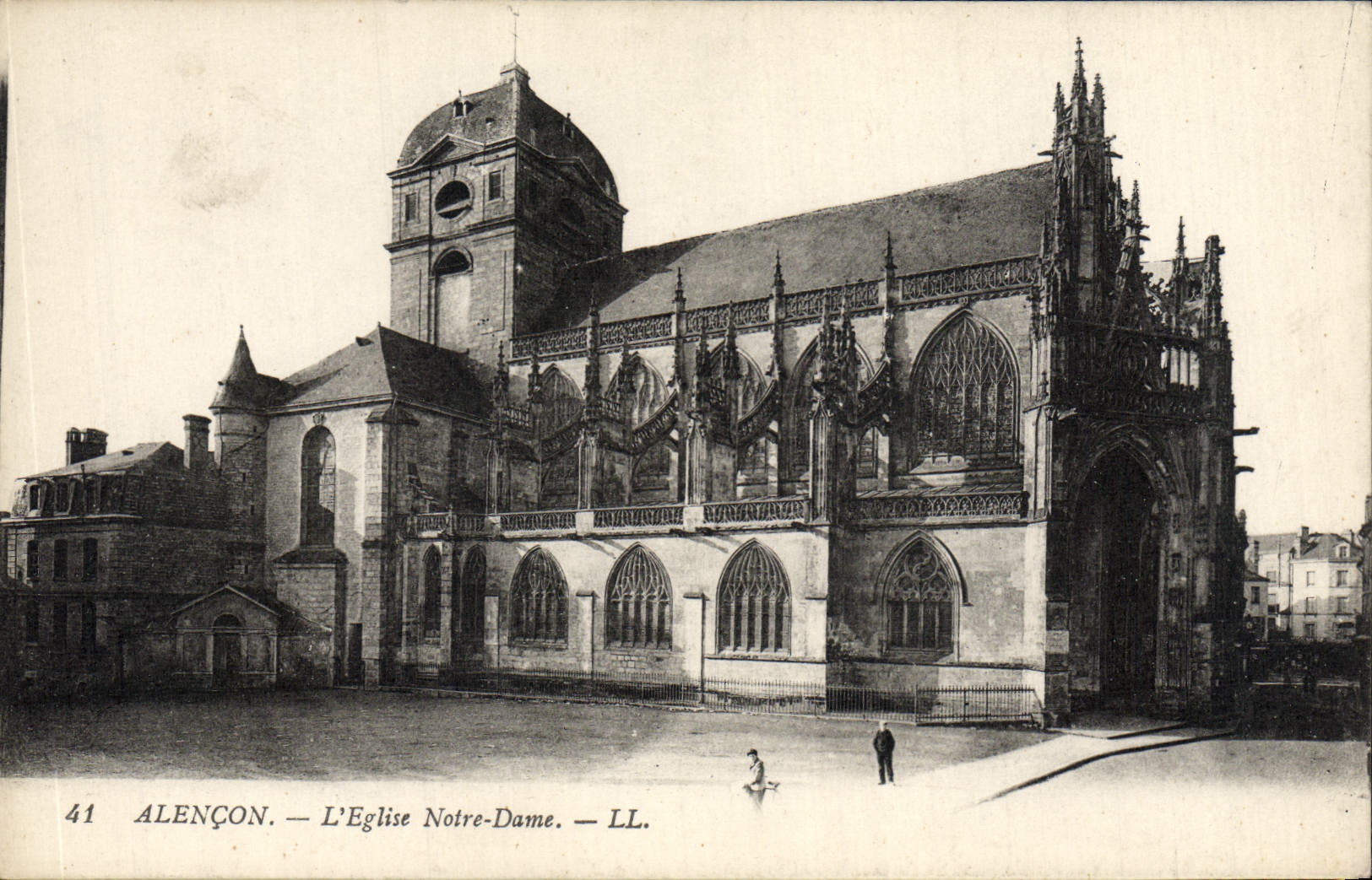 CPA Alencon L'Eglise Notre Dame 