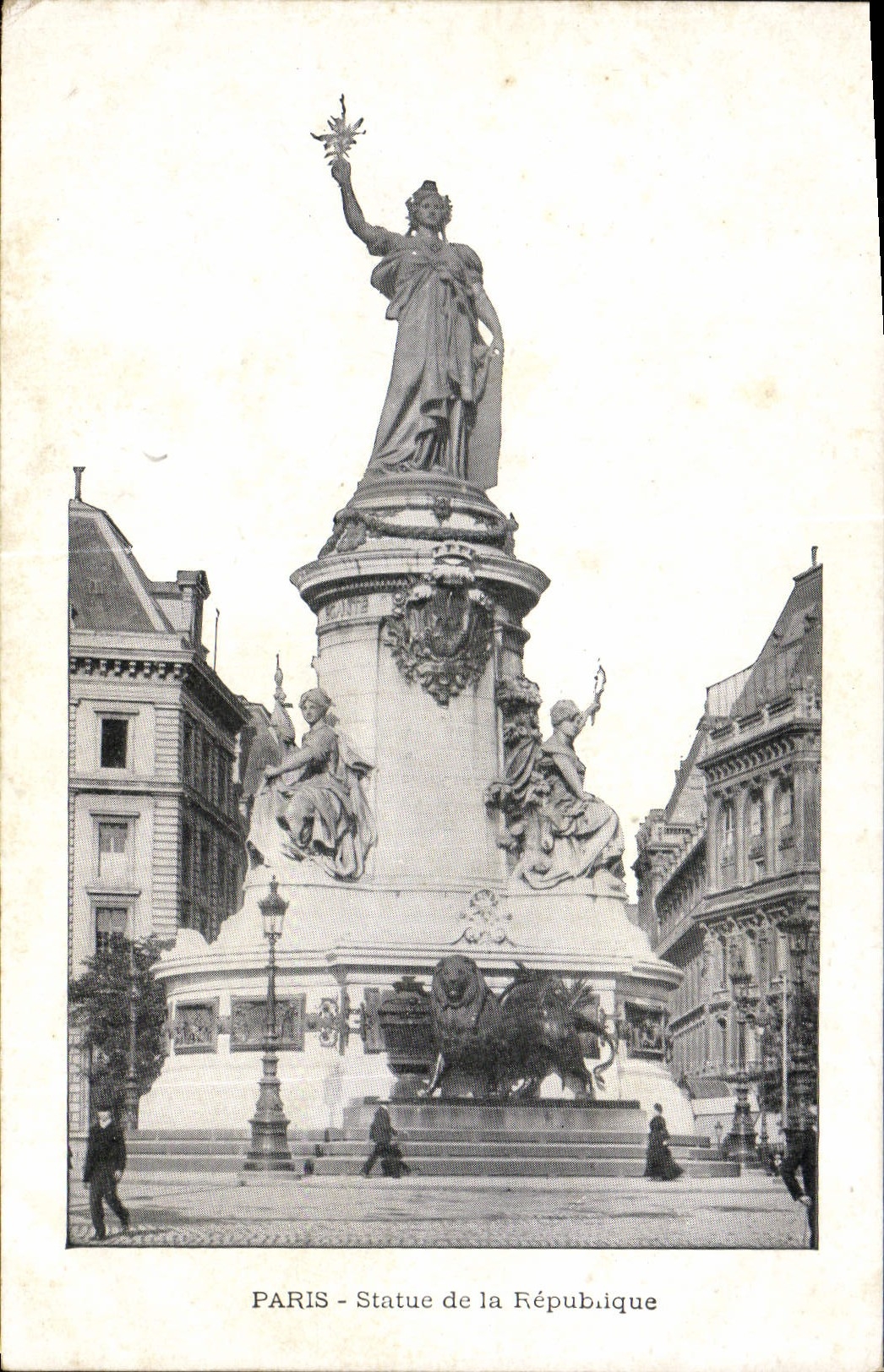 CPA Paris Statue de la Republique