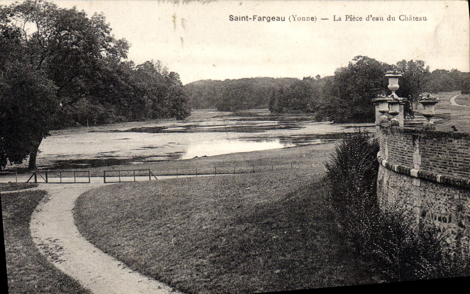 CPA Saint Fargeau La Piece d'eau du Chateau