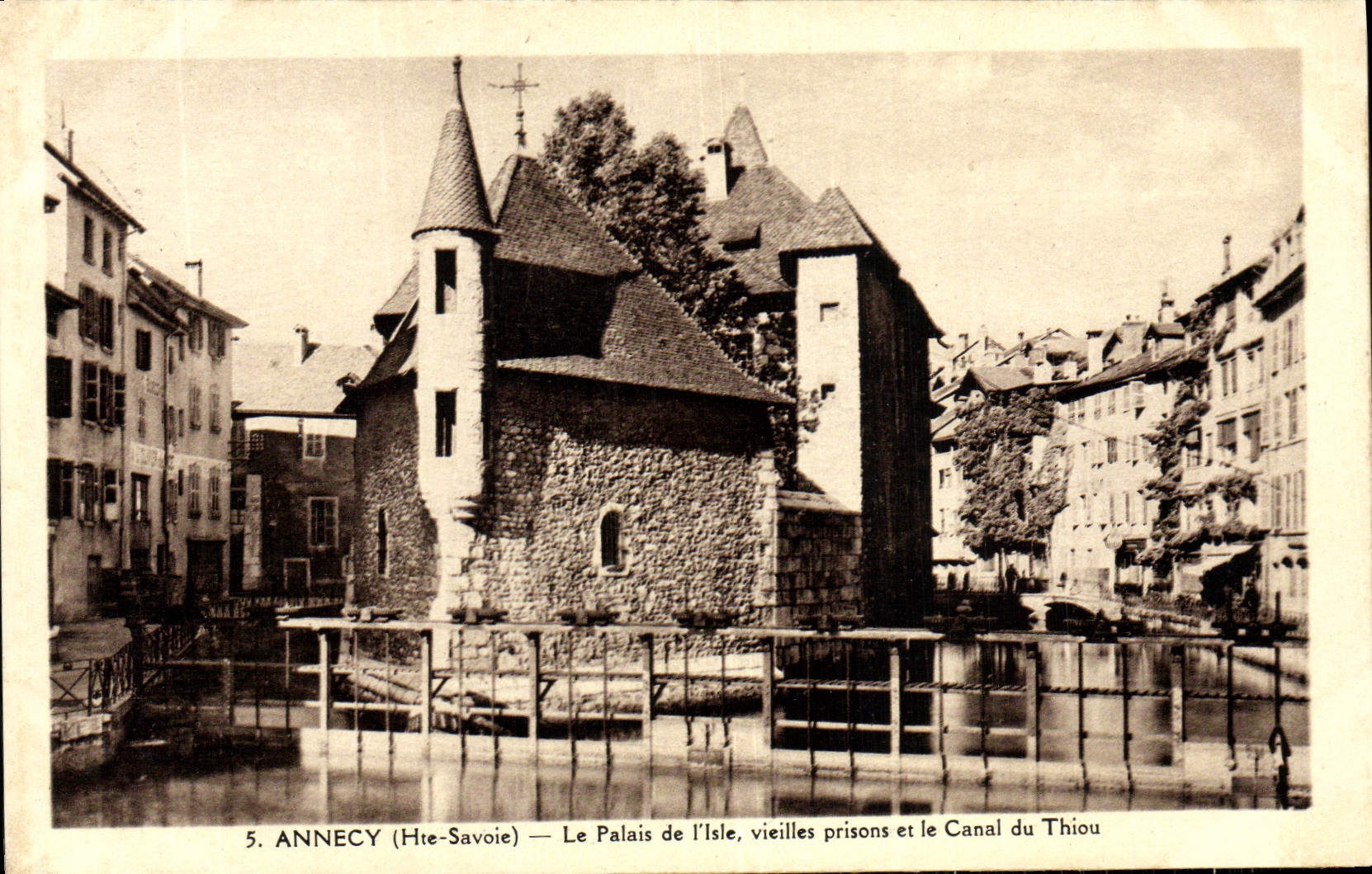 CPA Annecy Le Palais de l'lsle vieilles prisons et le Canal du Thiou