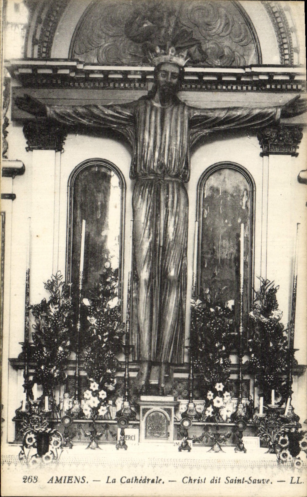 VINTAGE POSTCARD Amiens the Cathedral Christ says Saint Safe