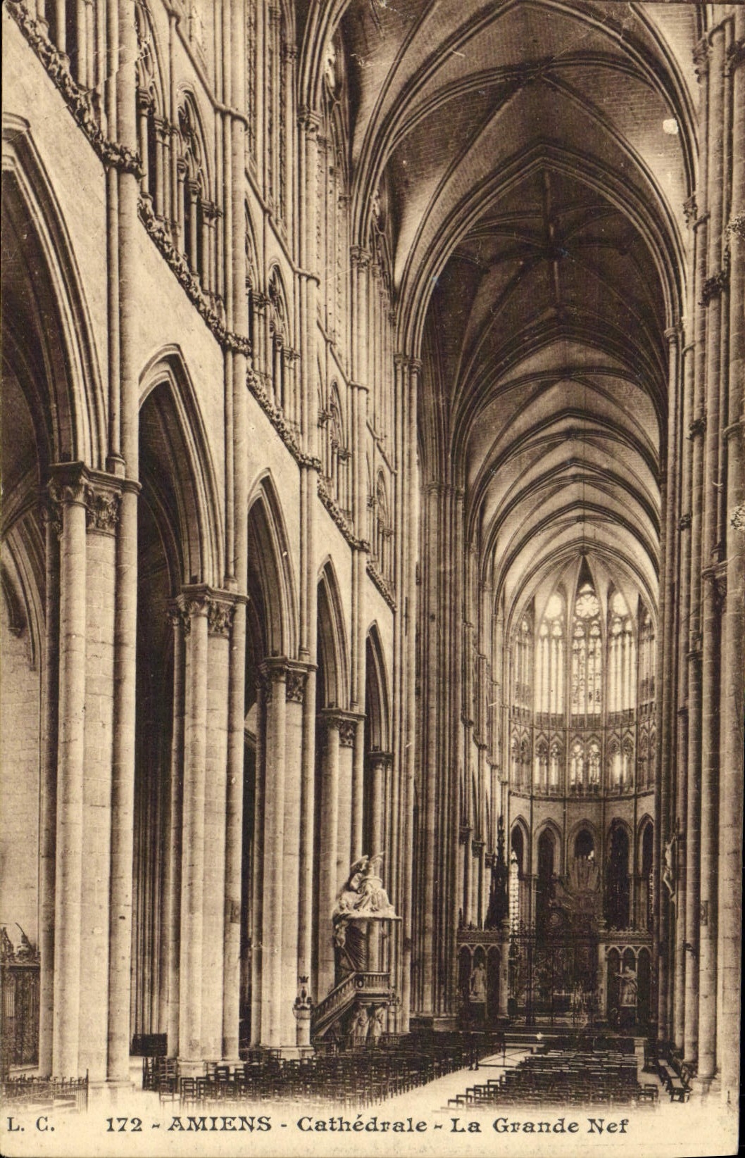 CPA Amiens Cathedrale La Grande Nef