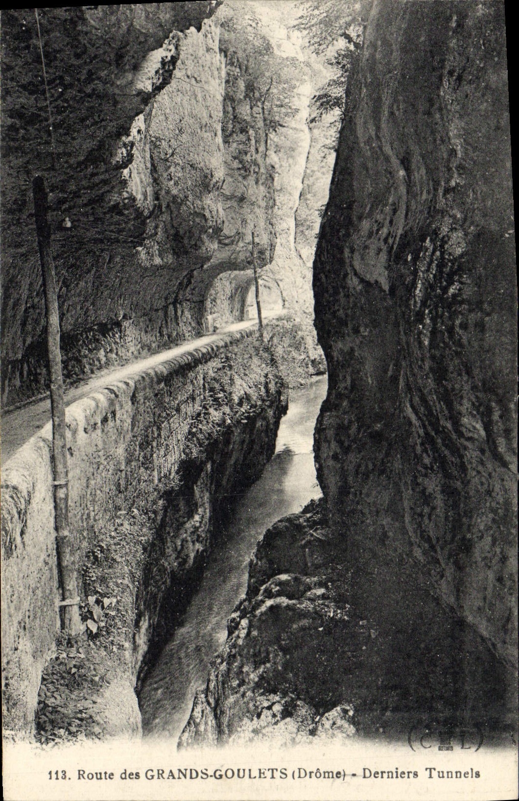 VINTAGE POSTCARD Road of the Great Narrow parts Last Tunnels
