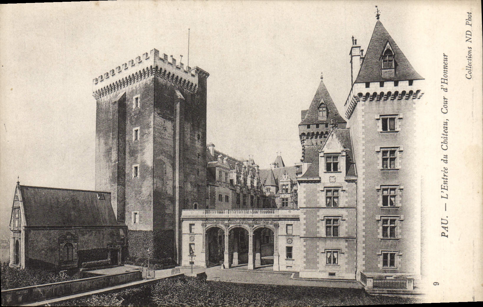 VINTAGE POSTCARD Pau the Entry of the Castle Main courtyard
