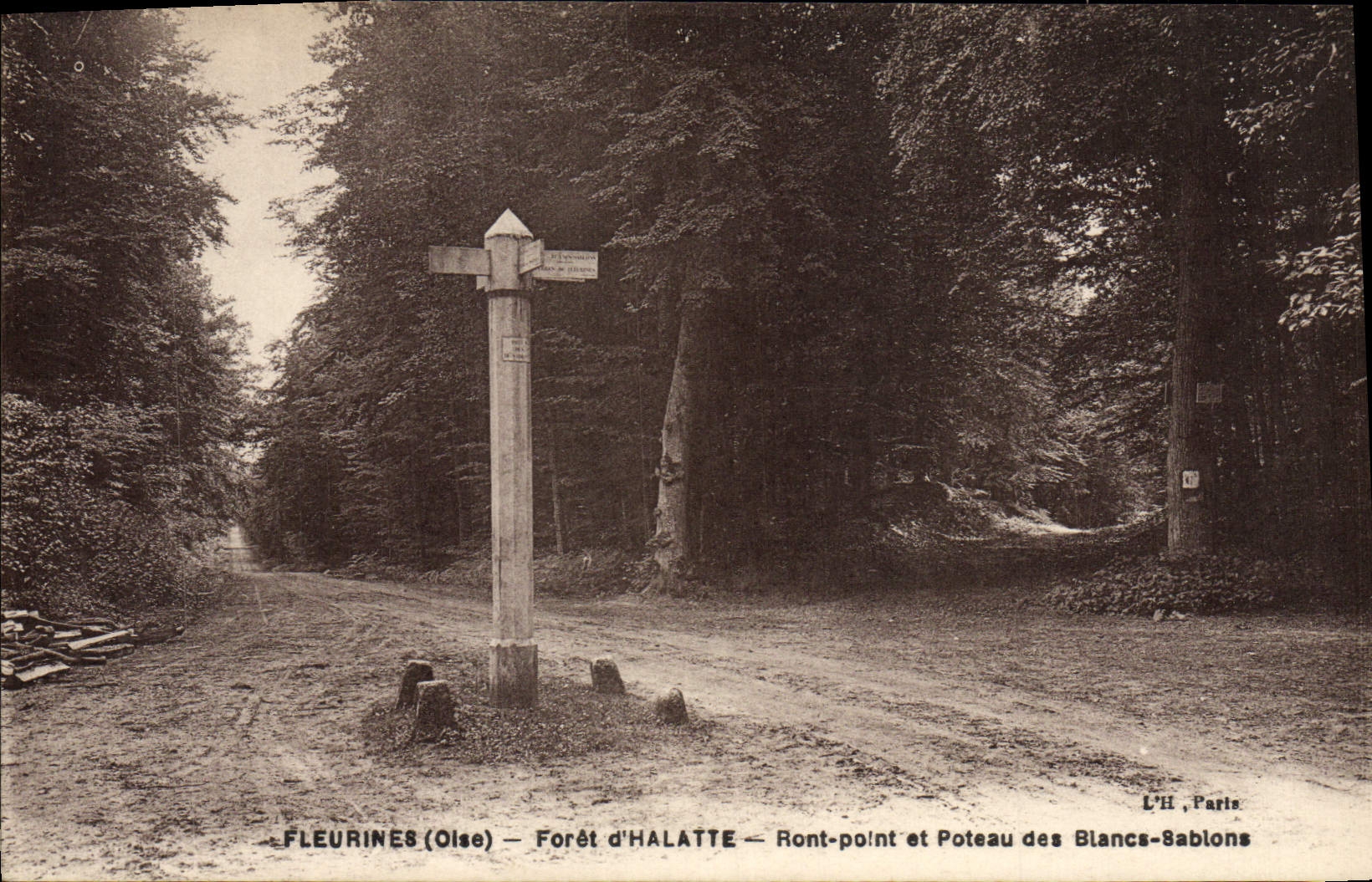CPA Fleurines Foret d'Halatte Ront Point et Poteau des Blancs Sablons