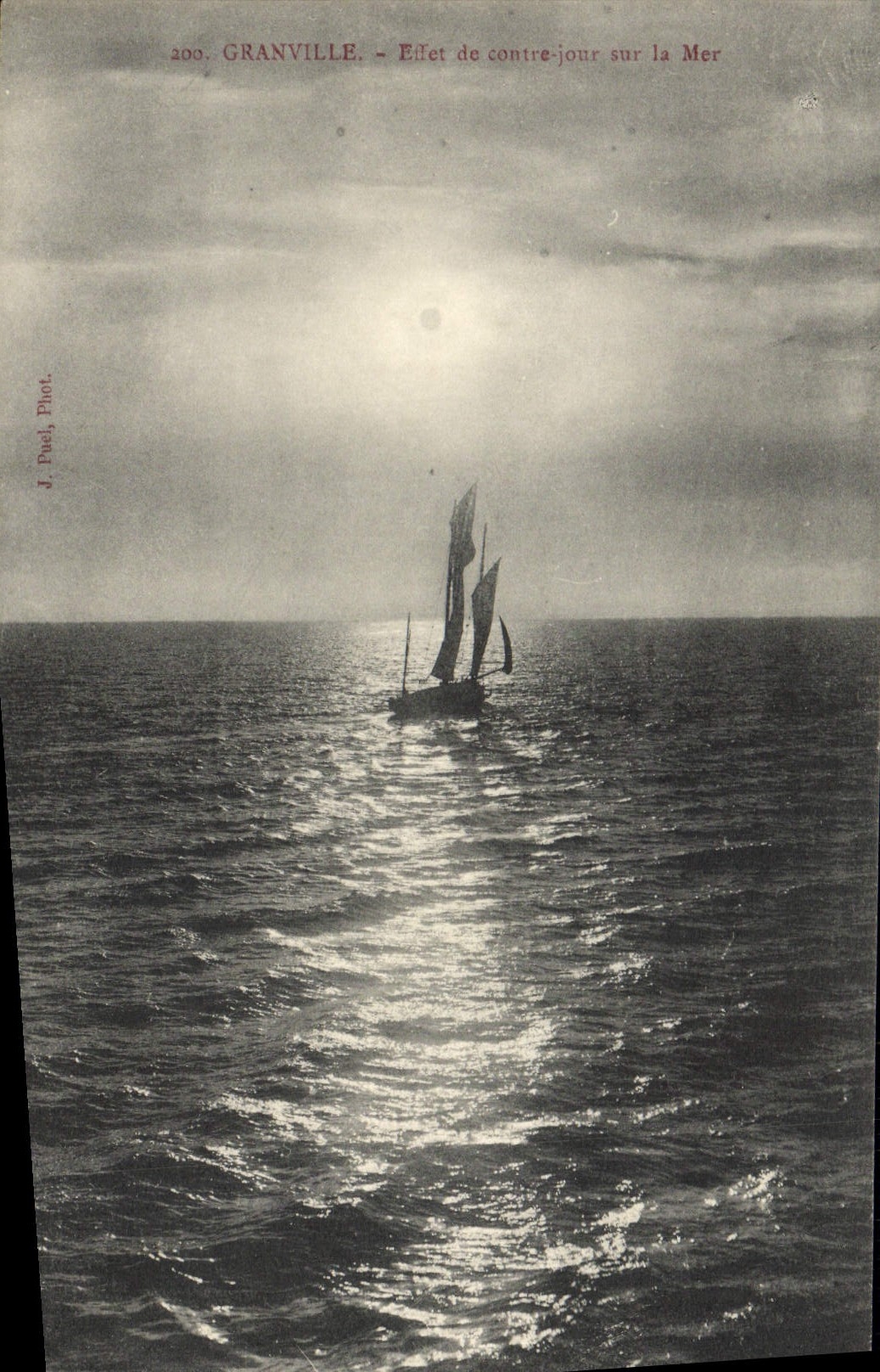 CPA Granville Effet de Contre Jour Sur la Mer Bateau