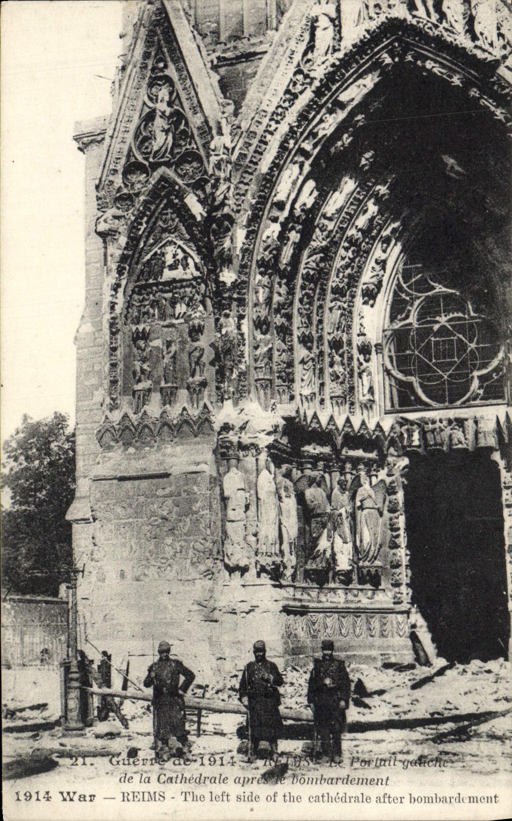 CPA Reims Cathedrale Soldats Militaria