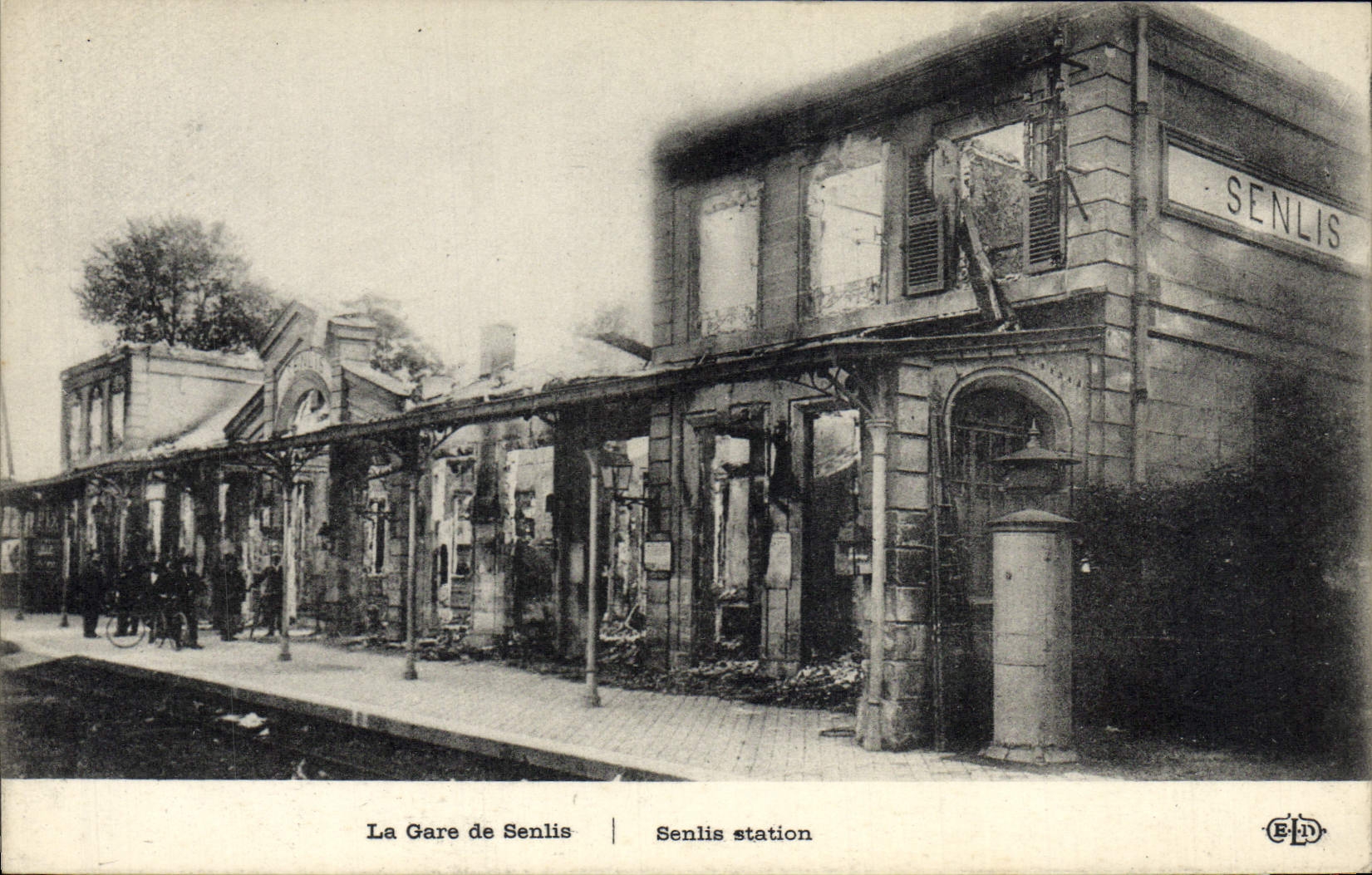 CPA La Gare de Senlis Senlis Station Militaria