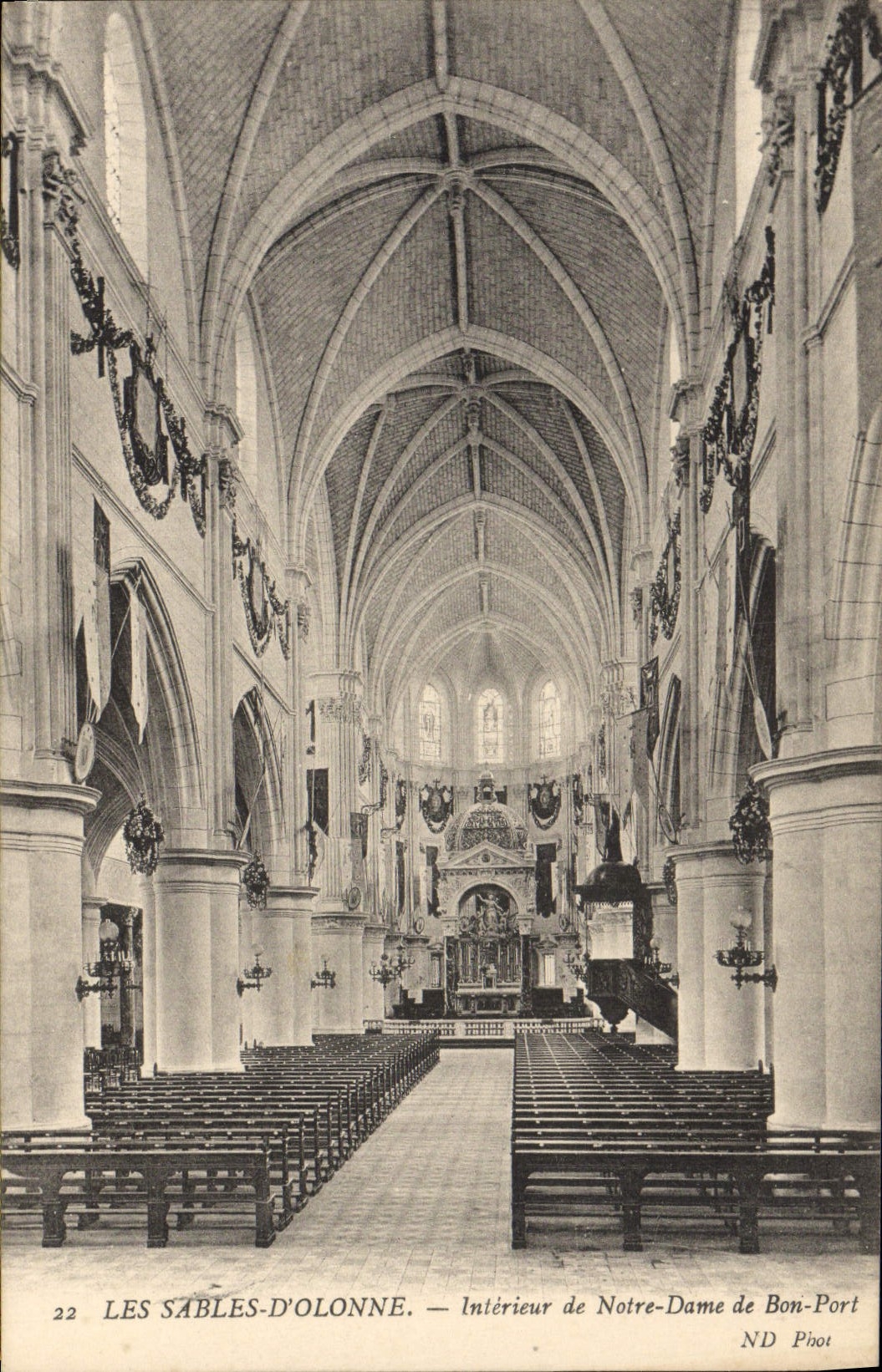 CPA Les Sables D'Olonne Interieur de Notre Dame