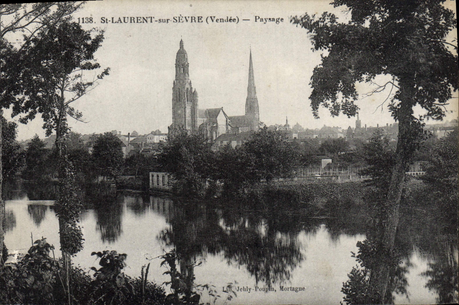 CPA St Laurent Sur Sevre Paysage