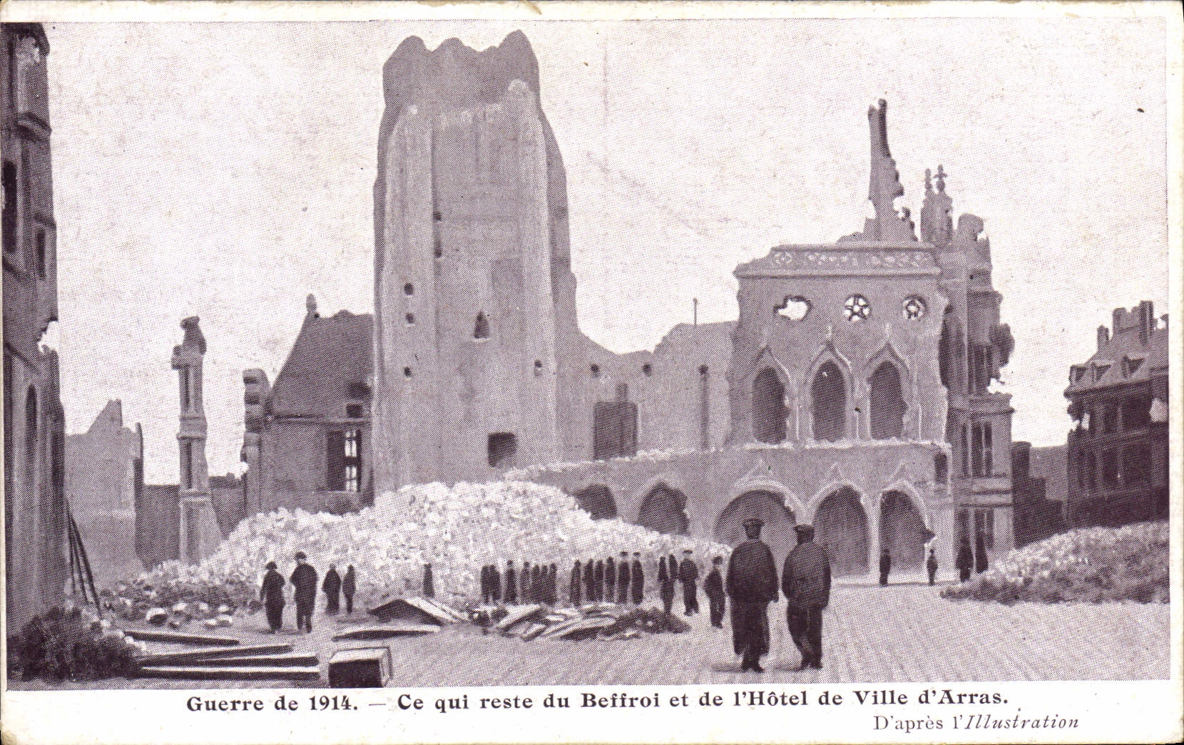 CPA Guerre Ce Qui Reste du Beffrii et de L'Hotel de Ville d'Arras