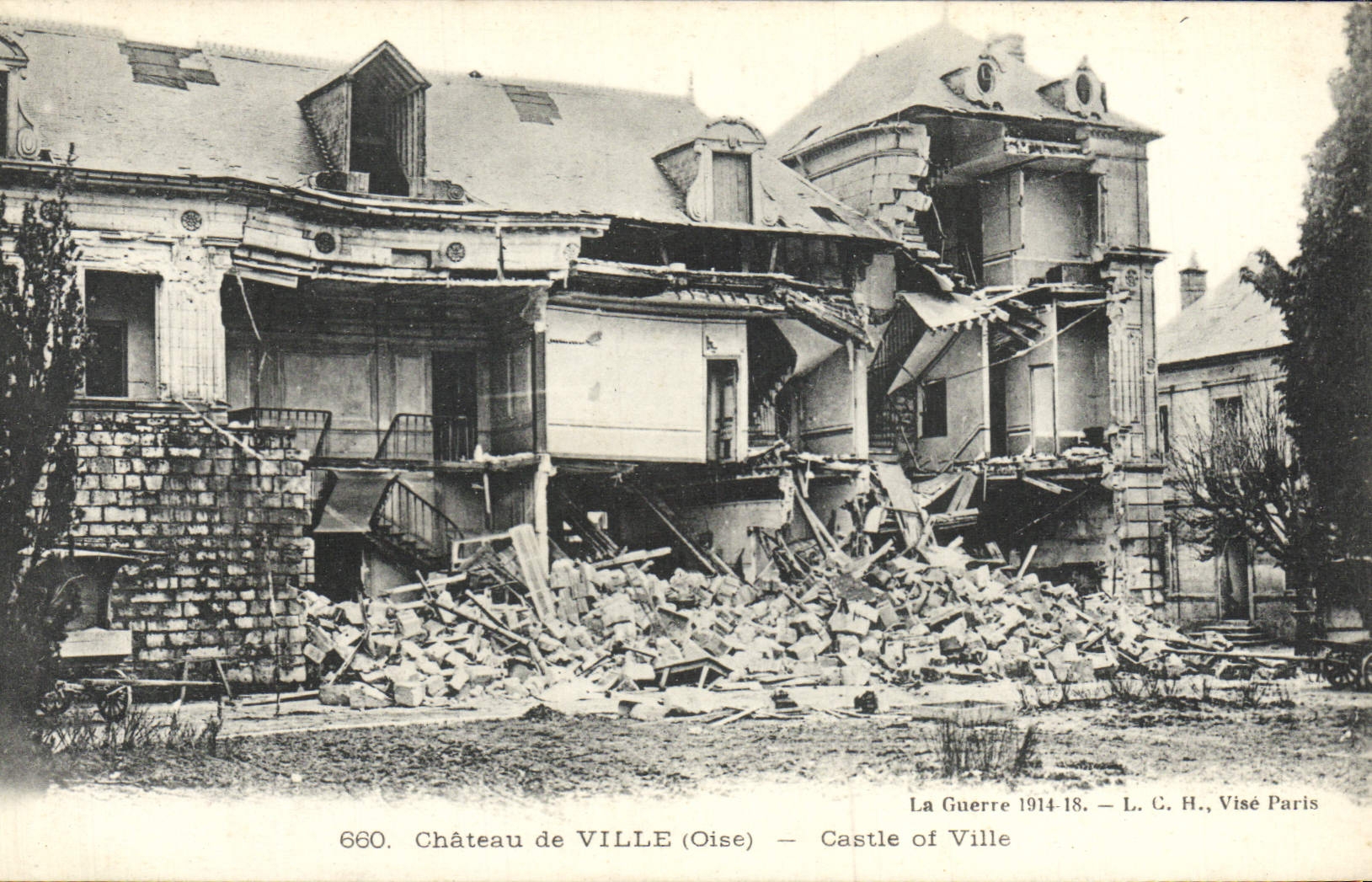 CPA Chateau de Ville Militaria