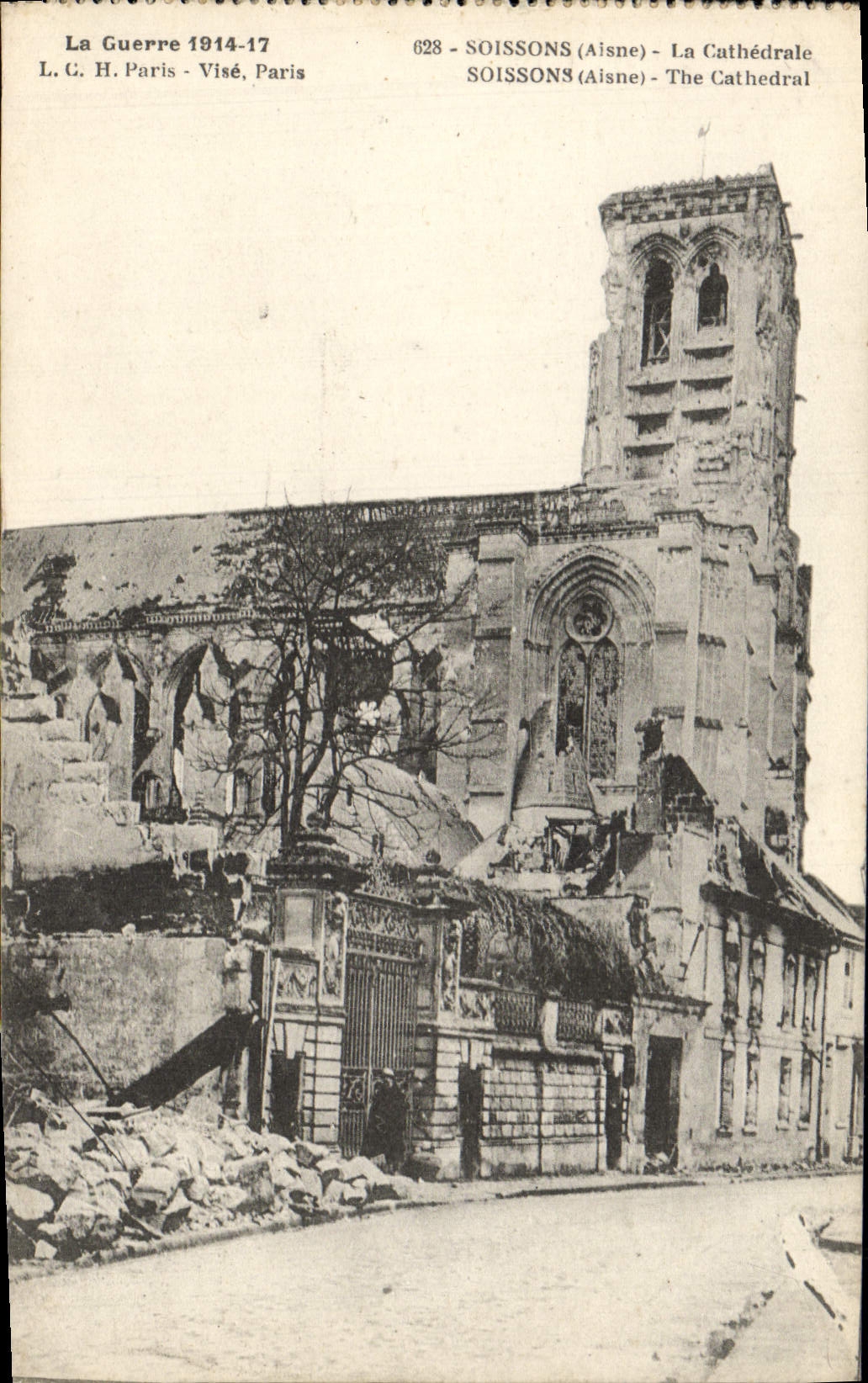 VINTAGE POSTCARD Soissons the Militaria Cathedral