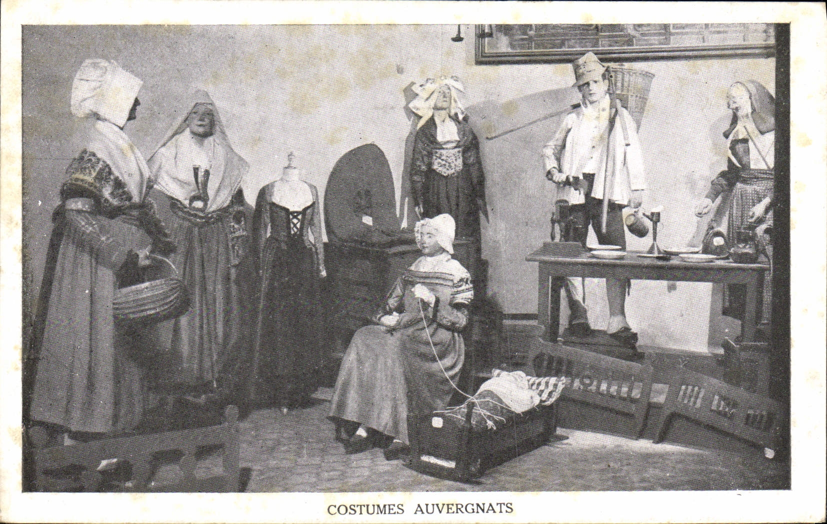 CPA Costumes Auvergnats Auvergne Folklore