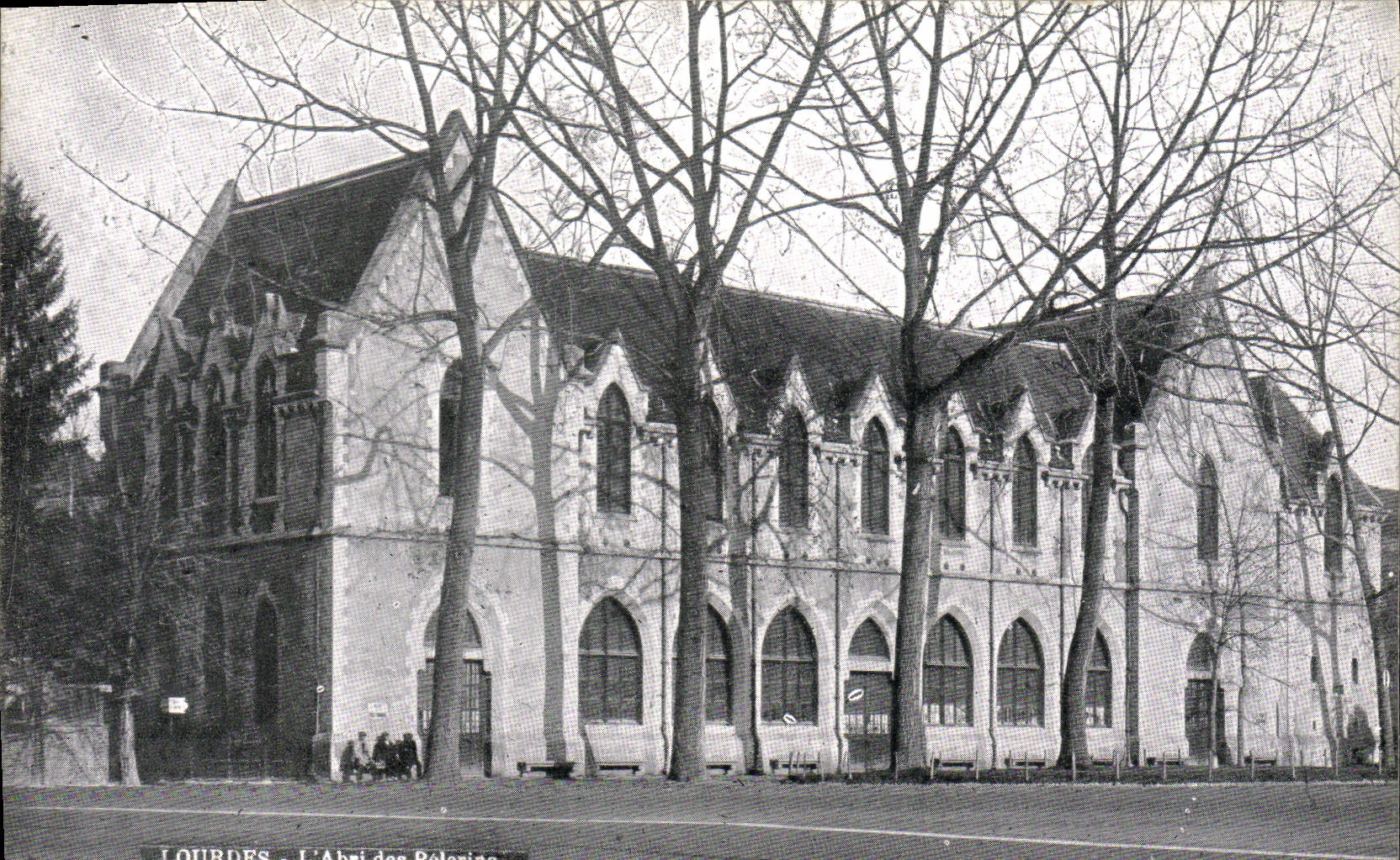 VINTAGE POSTCARD Heavy the shelter of the pilgrims