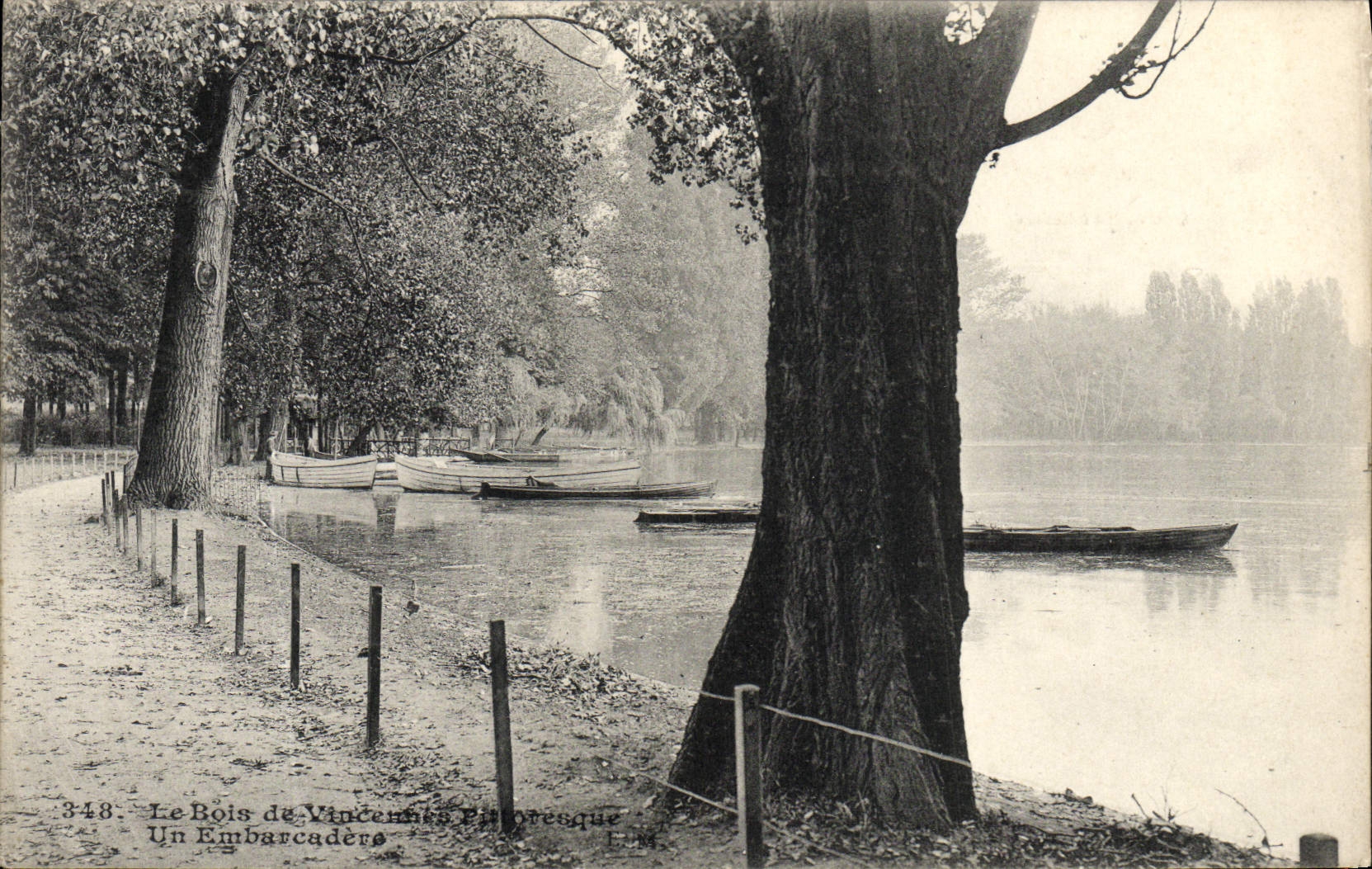 VINTAGE POSTCARD the Wood of Vincennes a landing stage