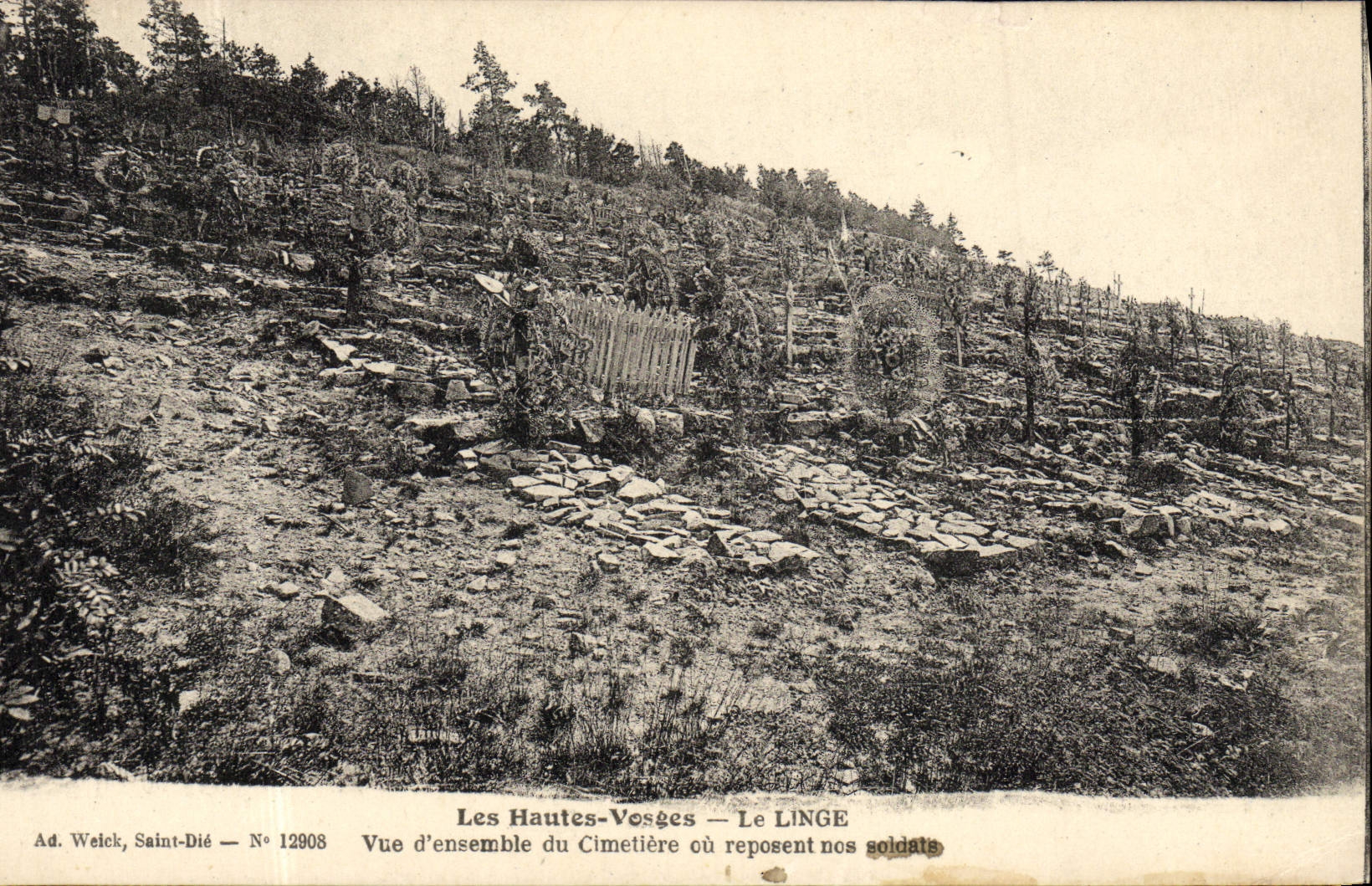 CPA Les Hautes Vosges Le Linge Vu d'ensemble du cimetiere ou reposent nos soldats 