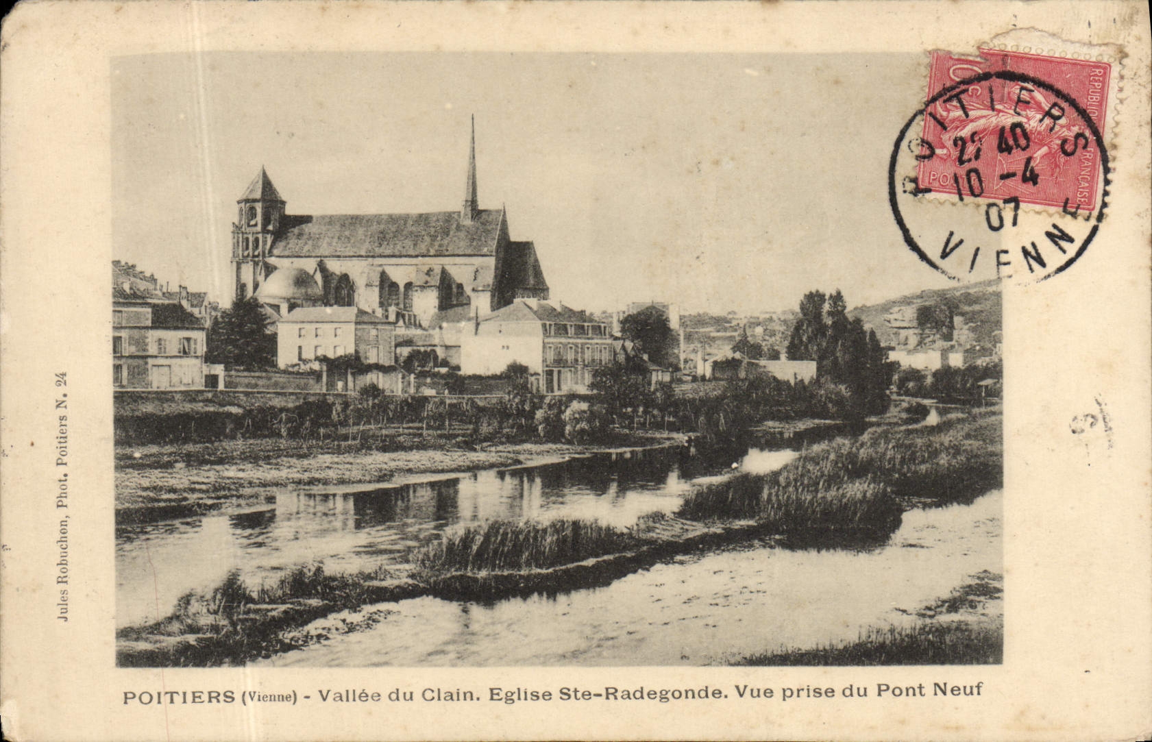 CPA Poitiers Vallee du Clain Eglise Ste Radegonde Vue Prise du Pont Neuf