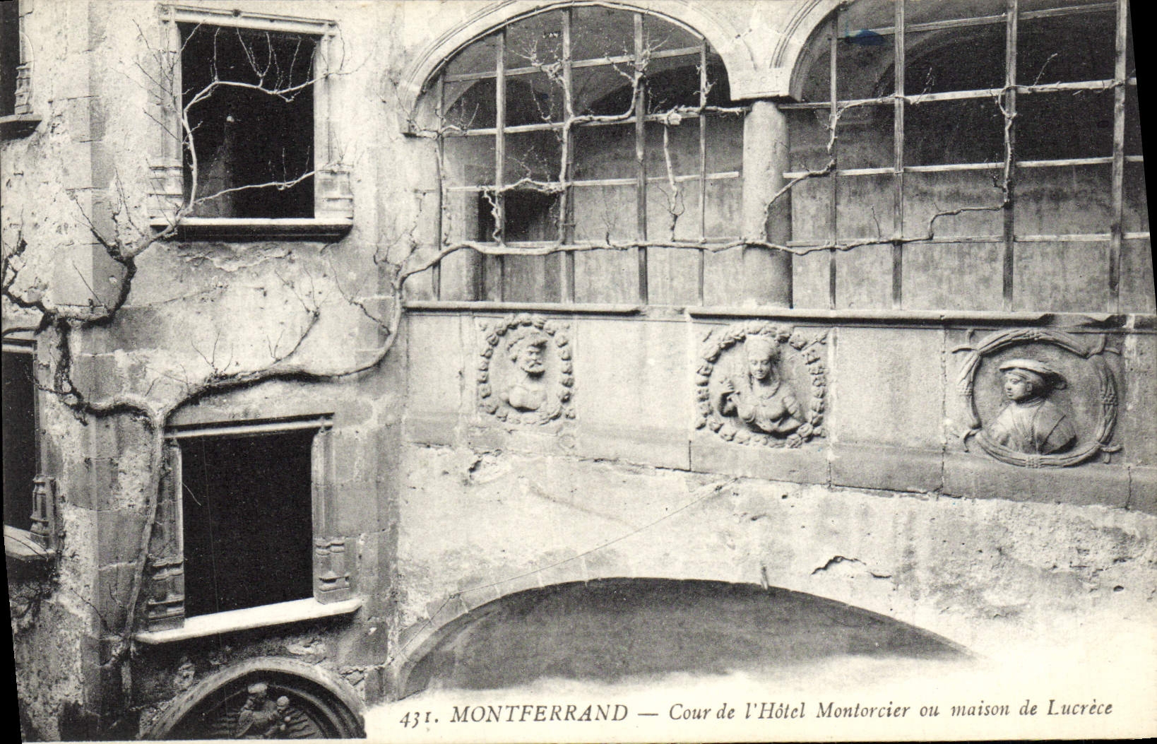Corte de Montferrand de la POSTAL de la VENDIMIA del hotel de Montorcier o de la casa de Lucrece