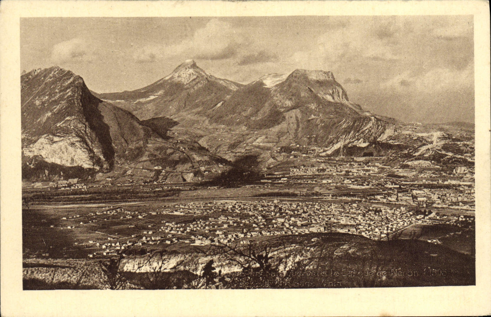 Opinión panorámica de Grenoble de la POSTAL de la VENDIMIA hacia el casco de Neron
