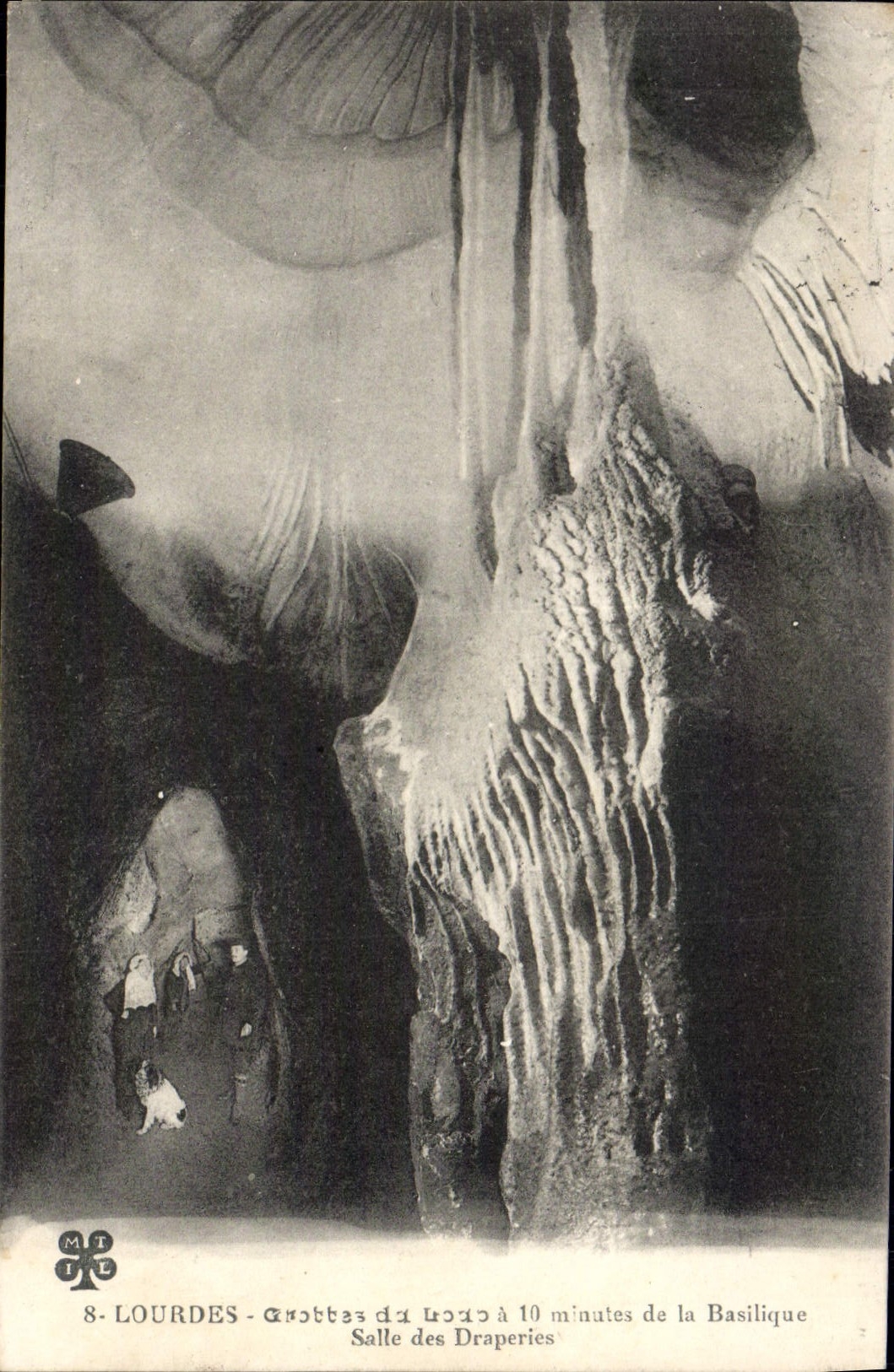 VINTAGE POSTCARD Heavy Caves of the wolf Room of draperies