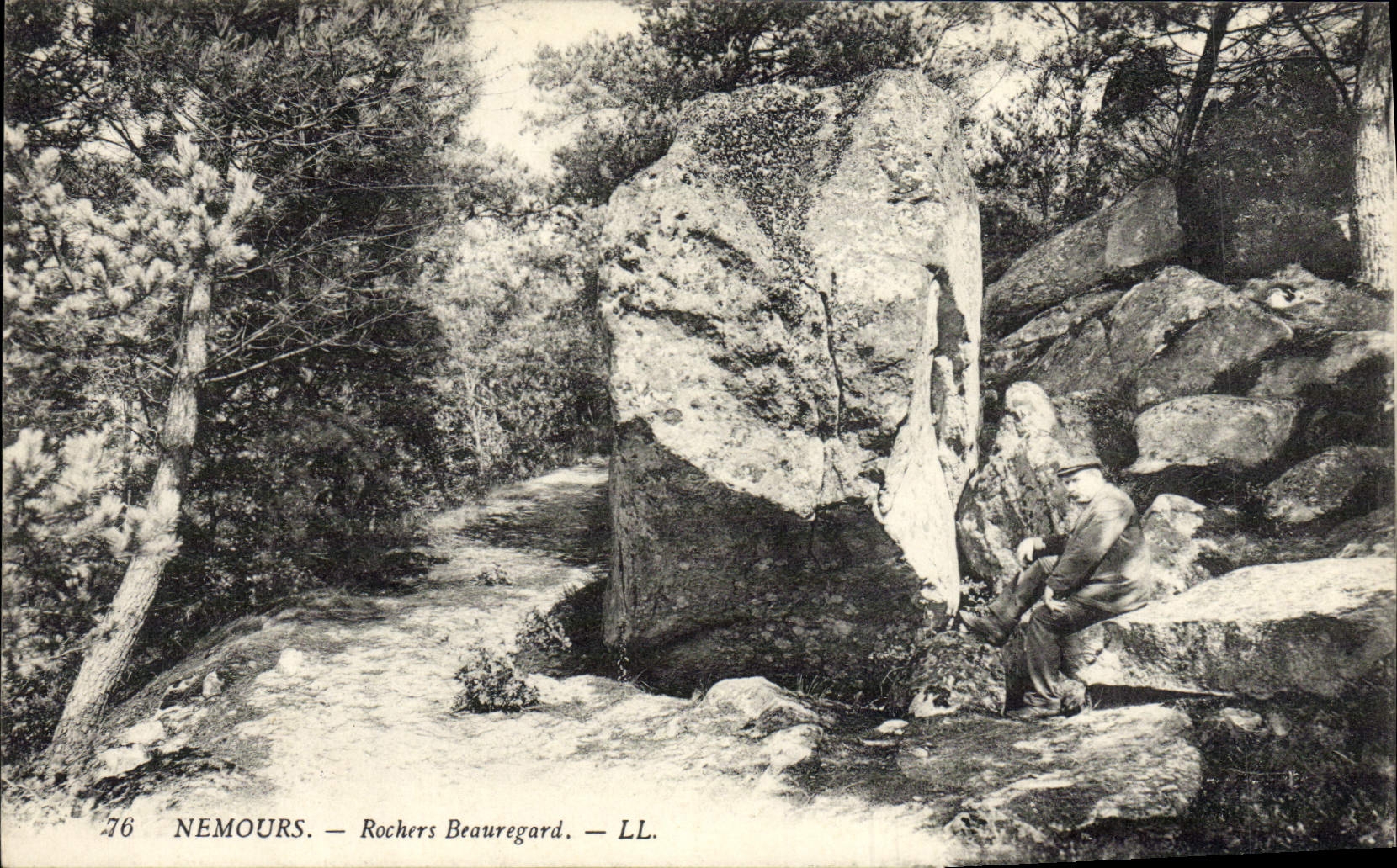 VINTAGE POSTCARD Nemours Beauregard Rocks