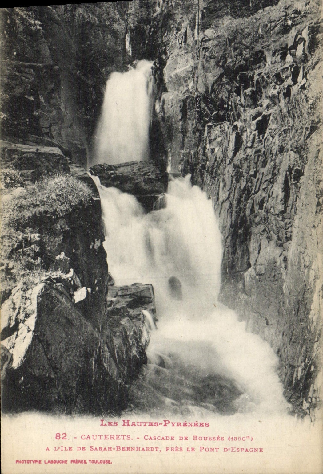 VINTAGE POSTCARD Cauterets Cascades of Dungs in the island Sarah Bernhardt close the bridge of Spain