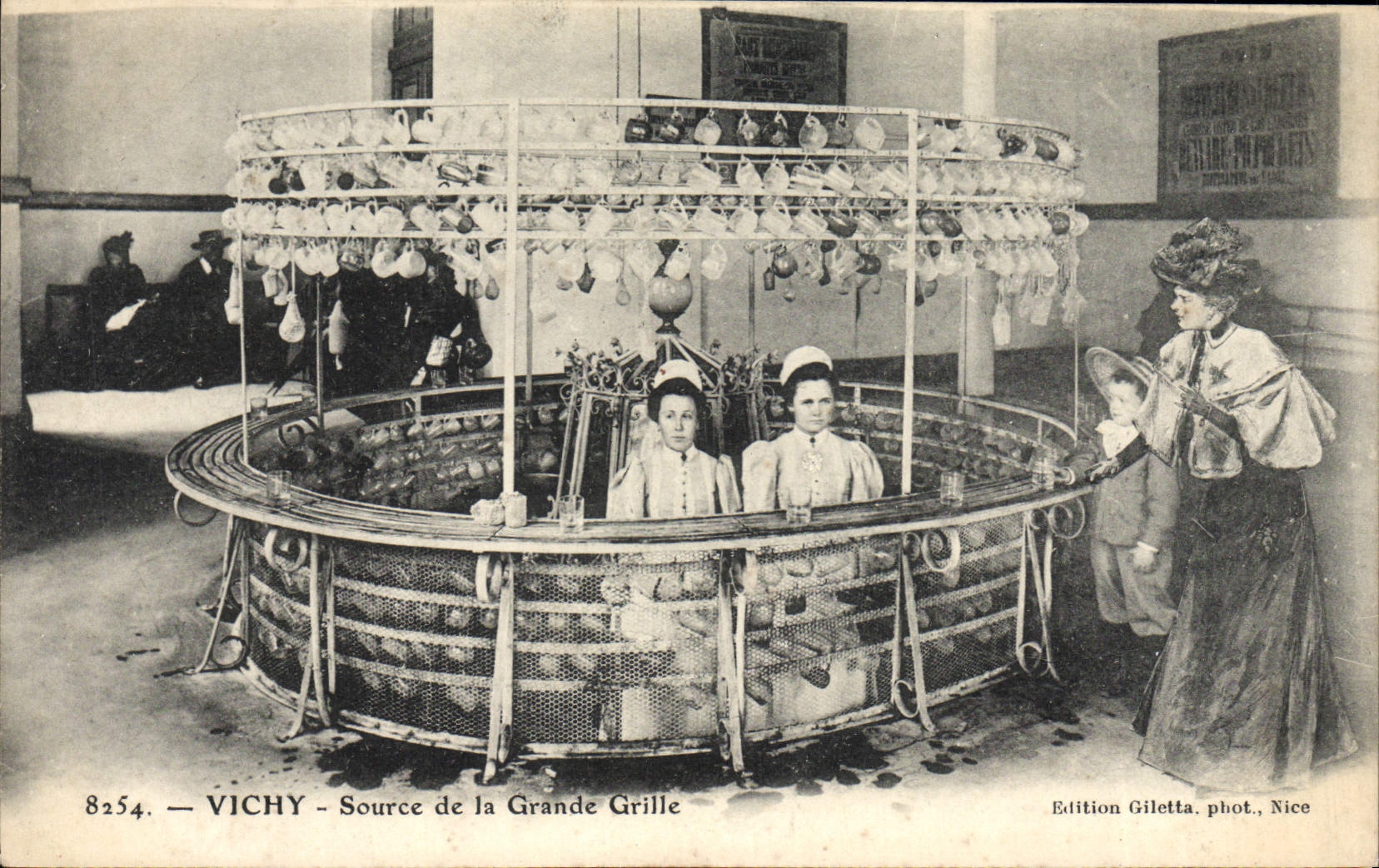 CPA Vichy Source de la Grande Grille