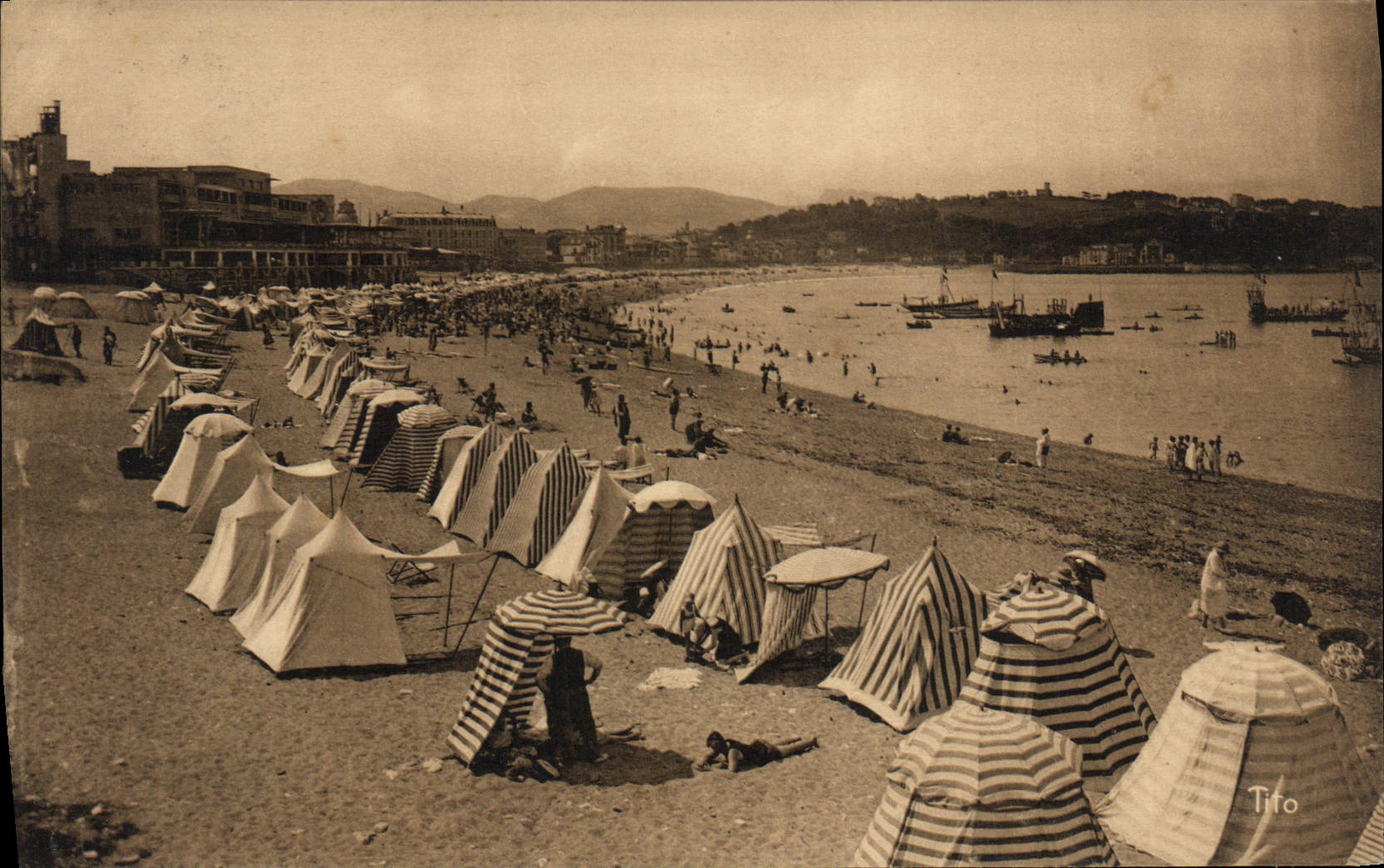 VINTAGE POSTCARD Holy Jean de Luz the Pergola and the Beach