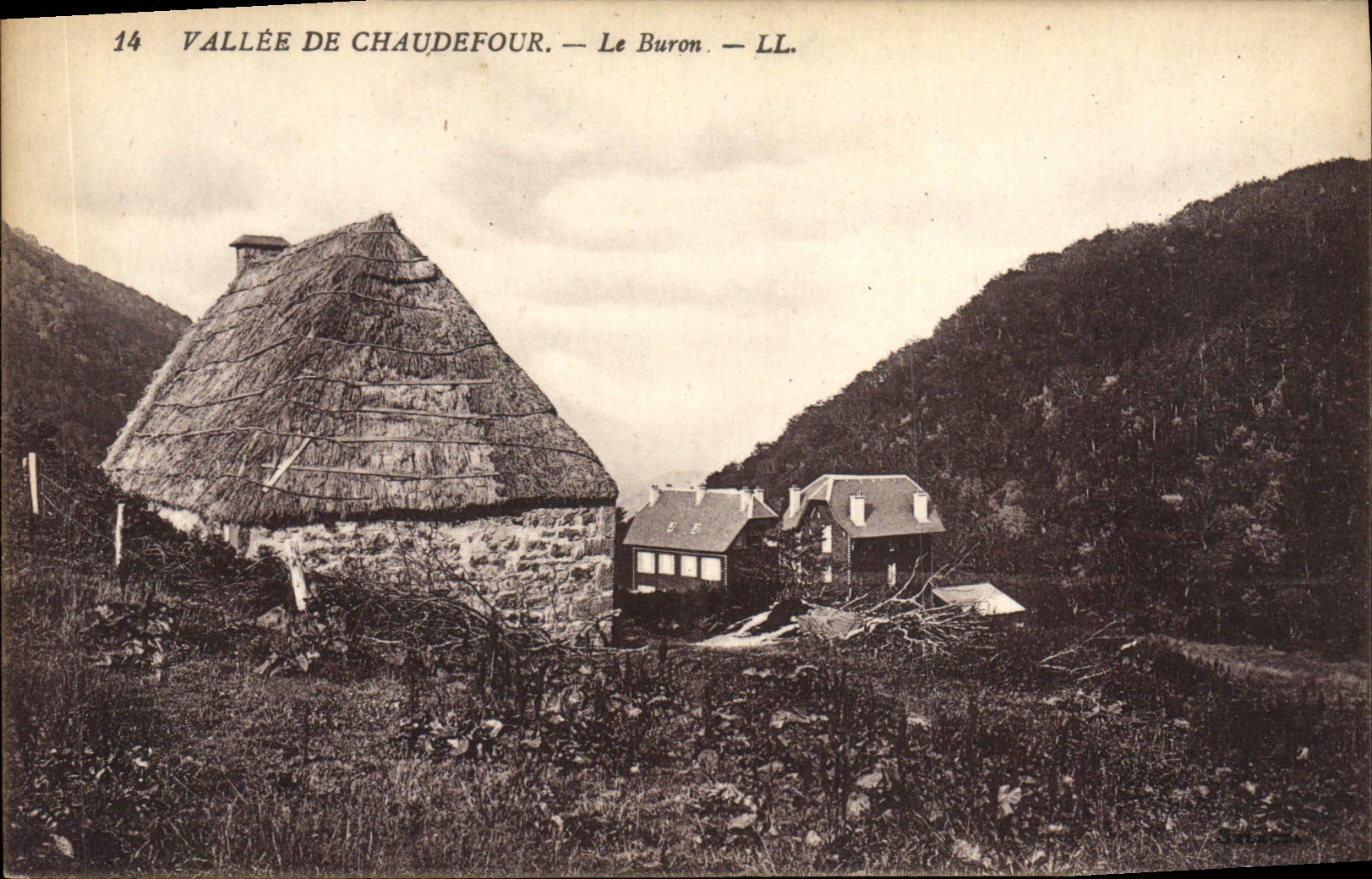VINTAGE POSTCARD Valley De Chaudefour Buron