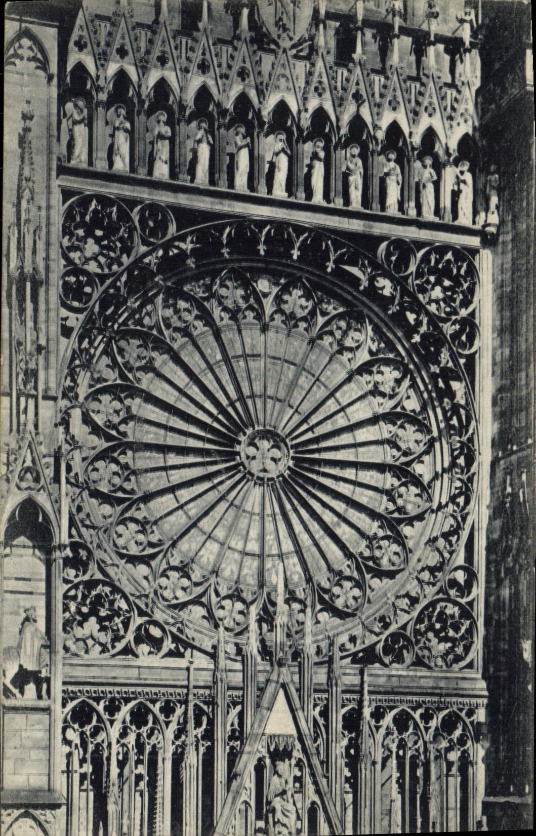 POSTAL Estrasburgo de la VENDIMIA el rosetón con la tapa de la puerta principal