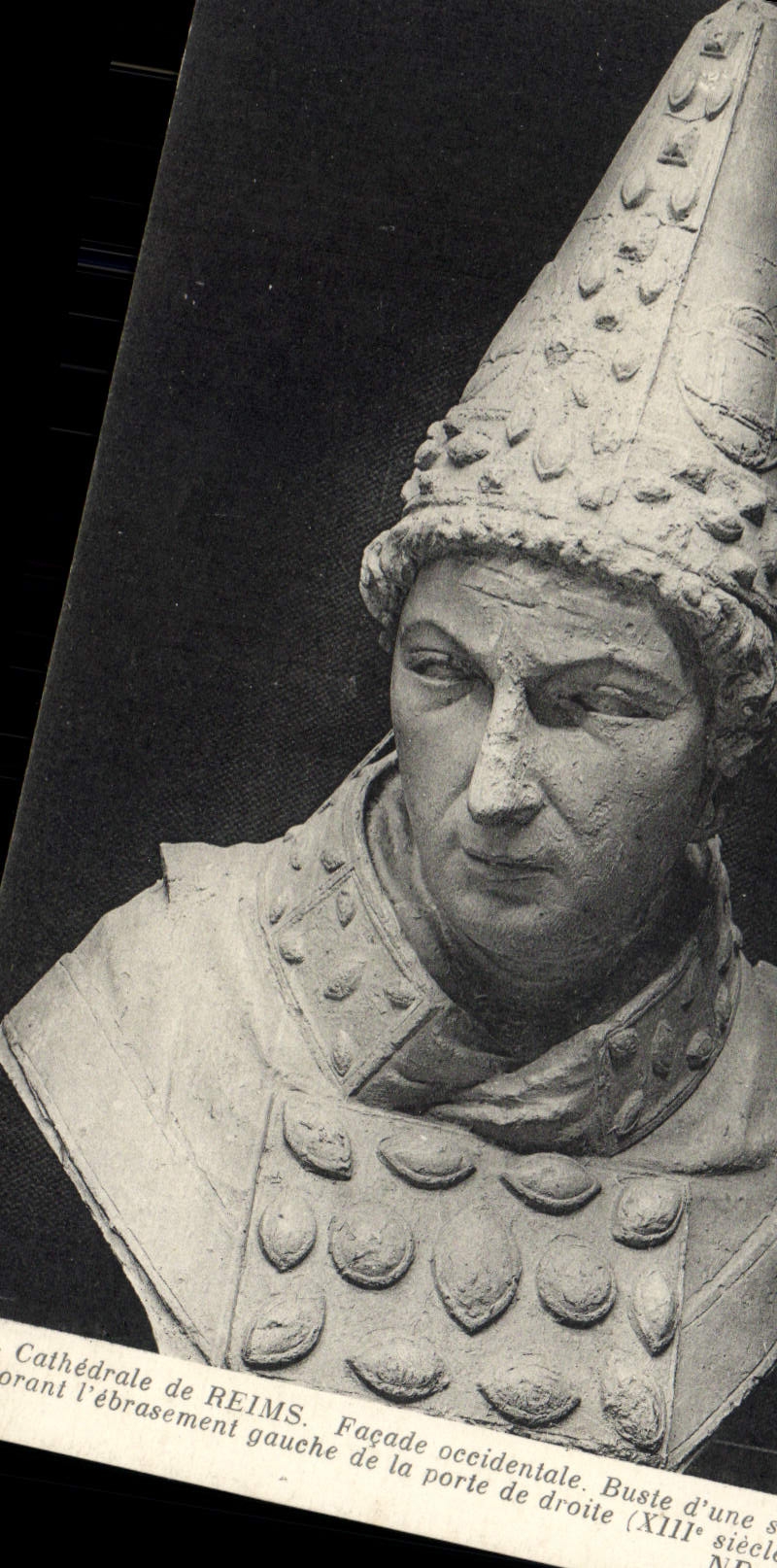 Catedral de la POSTAL de la VENDIMIA del busto occidental del ataque frontal de Reims de una estatua que adorna a la izquierda extender con la puerta del lado derecho