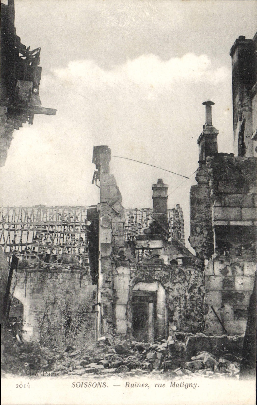 VINTAGE POSTCARD Soissons Ruins street Matigny Militaria