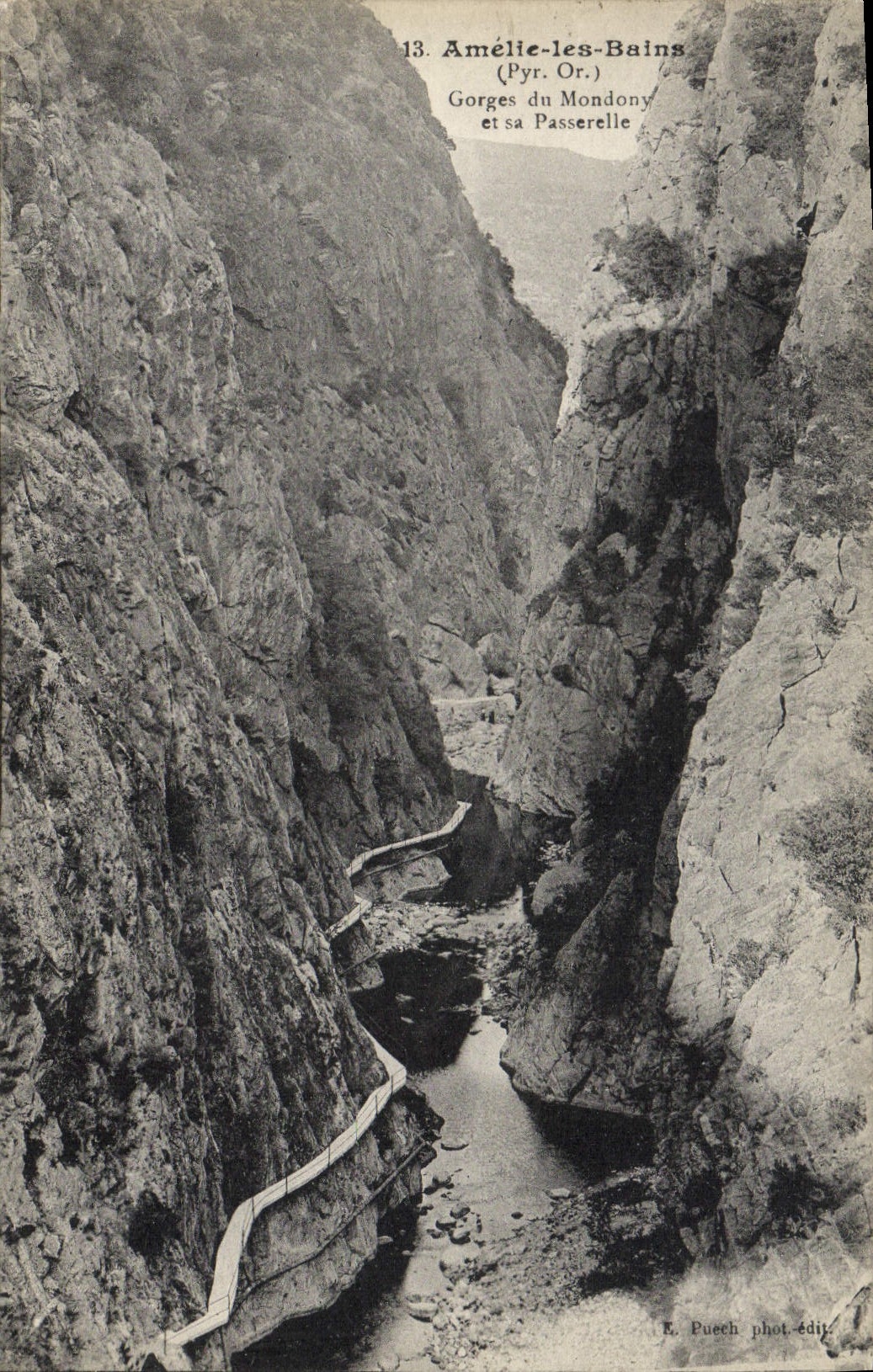 VINTAGE POSTCARD Amelie Les Bains Falls of Mondony and its footbridge