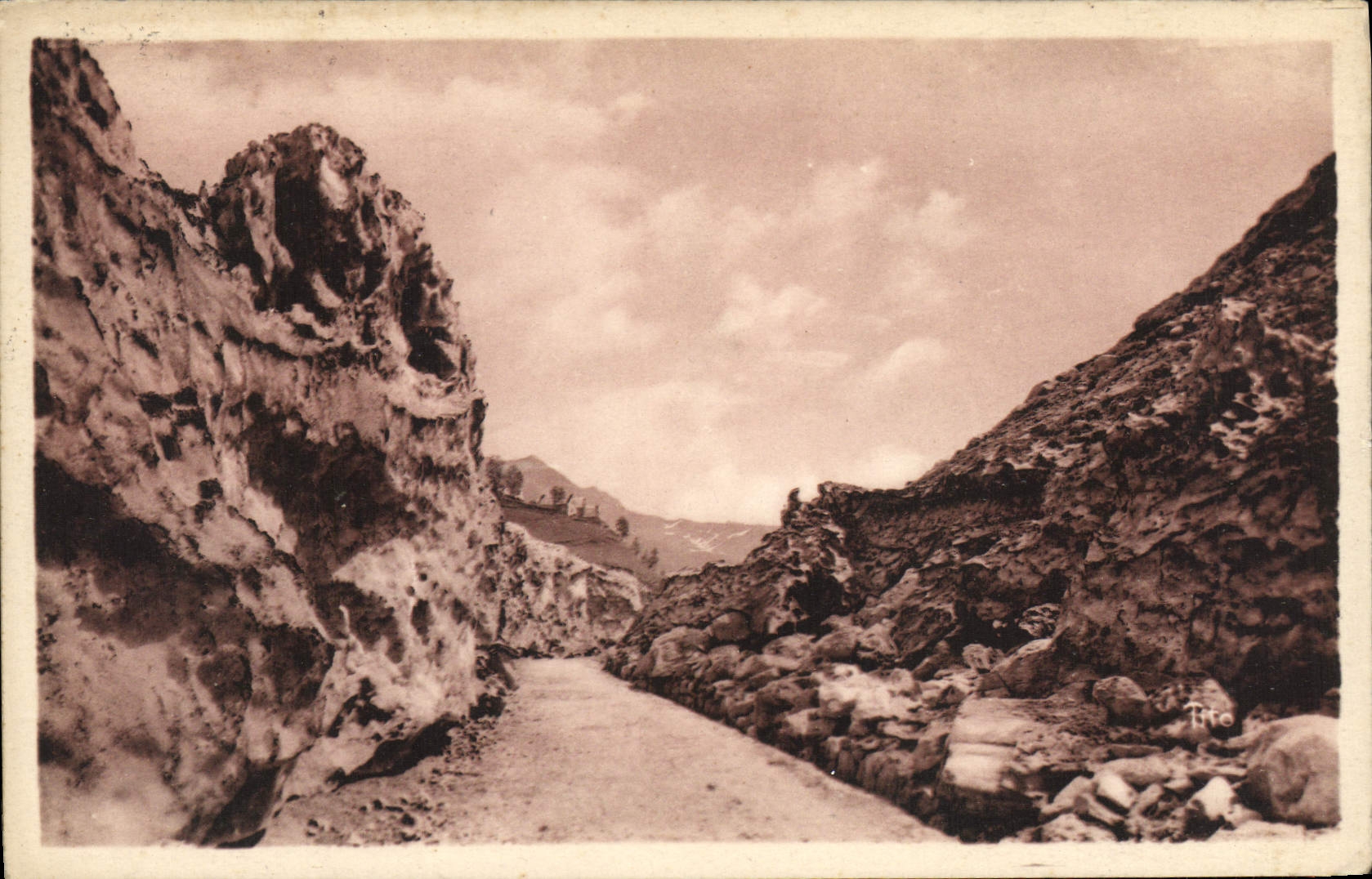 VINTAGE POSTCARD Beautiful Baysages de France Roads of Tourmalet Sliced in snow after an avalanche