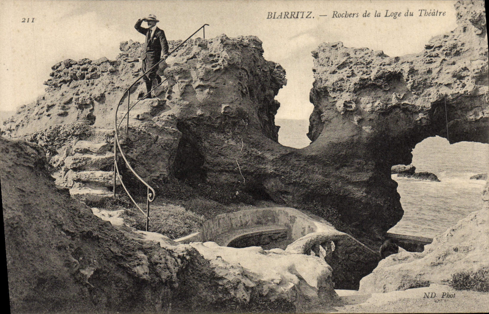 VINTAGE POSTCARD Biarritz Rocks of the Cabin of the Theater