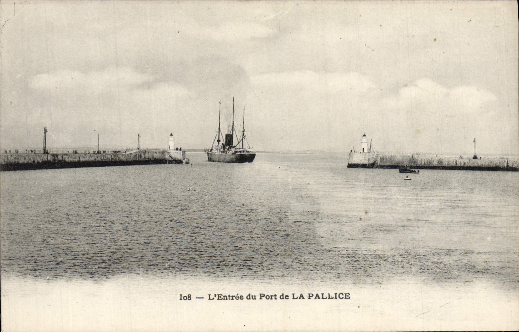 VINTAGE POSTCARD the Entry of the Port of Pallice Boat