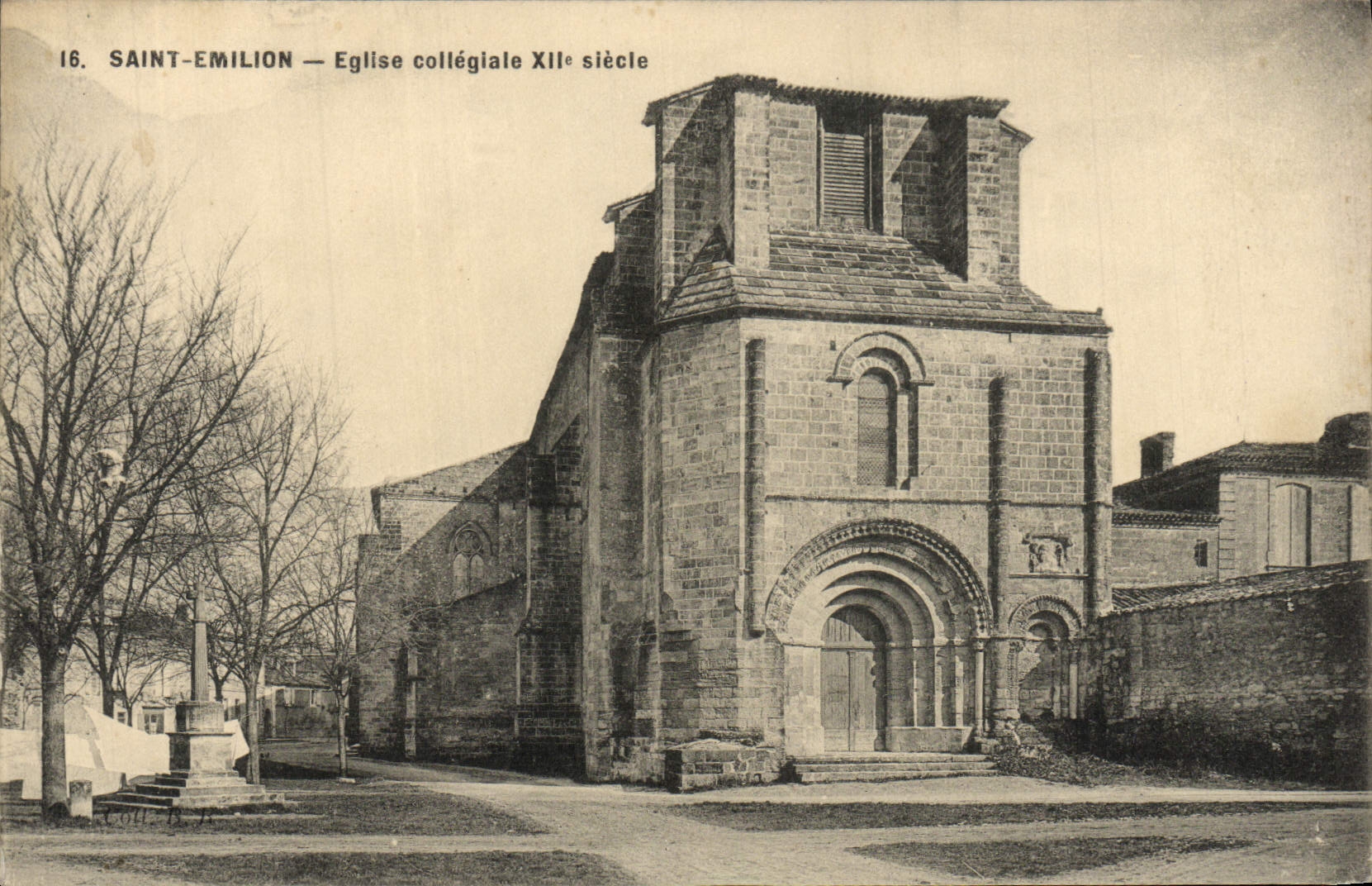 VINTAGE POSTCARD Holy Emilion collegiate Church
