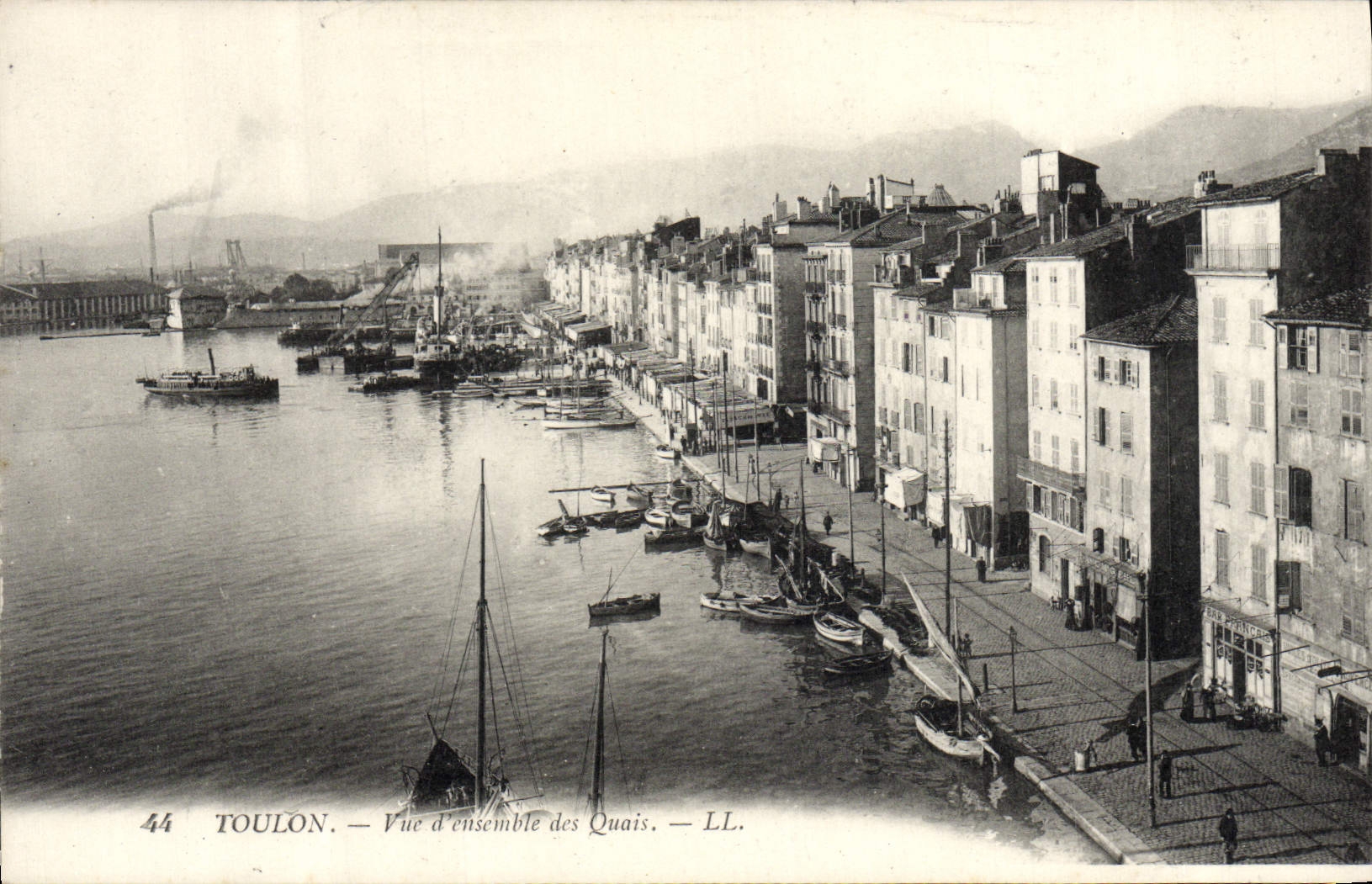 CPA Toulon Vue d'Ensemble des Quais Bateaux