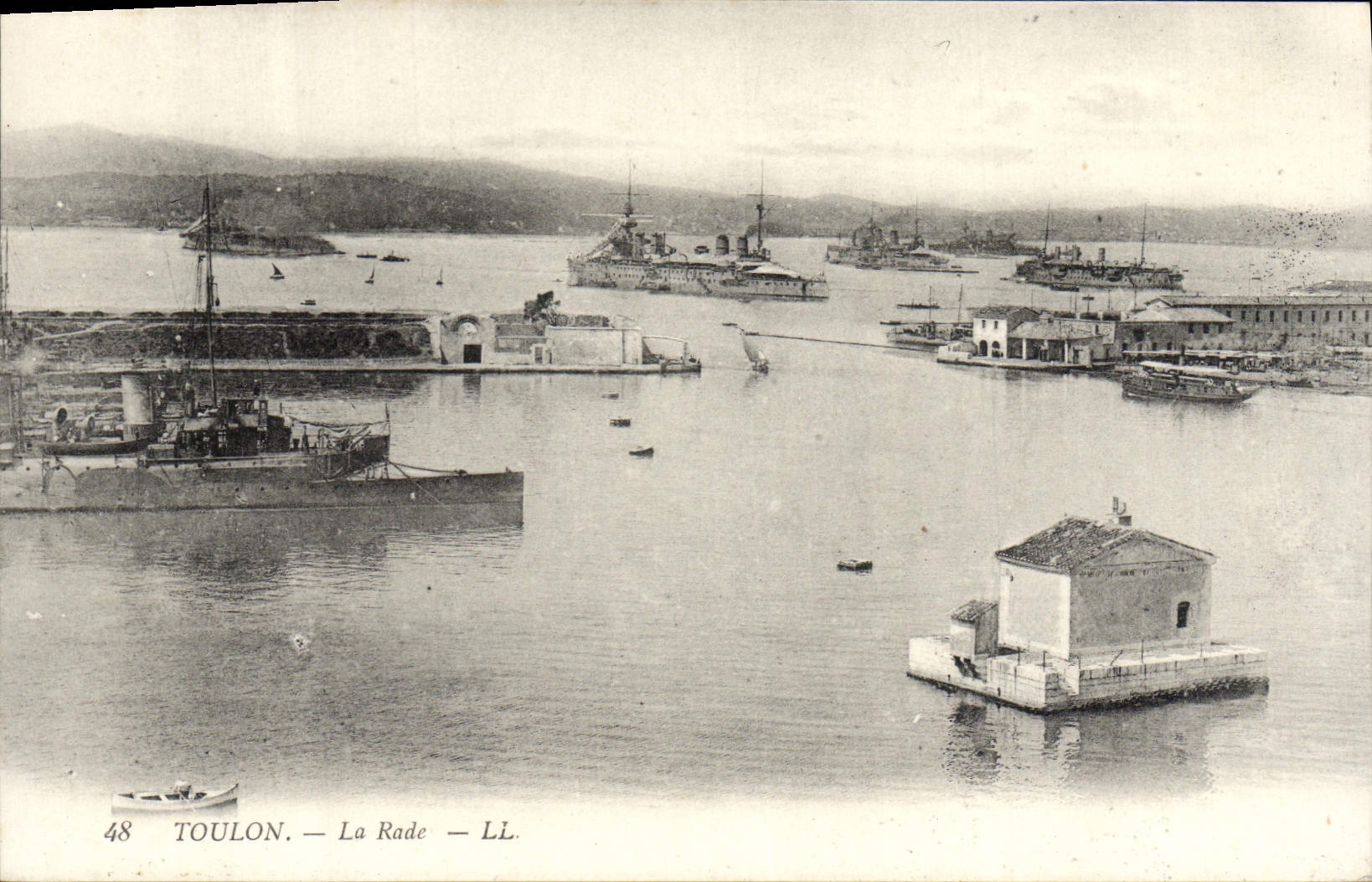 VINTAGE POSTCARD Toulon the Roads Boats