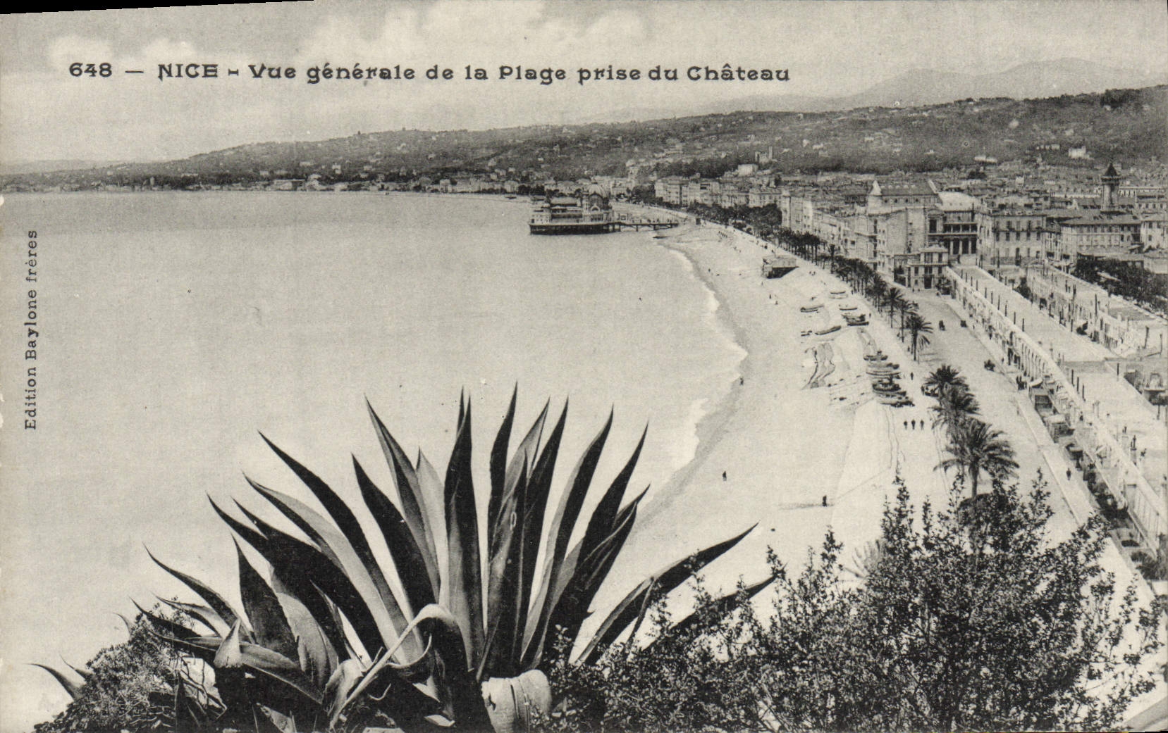 CPA Nice Vue Generale de la Plage prise du Chateau