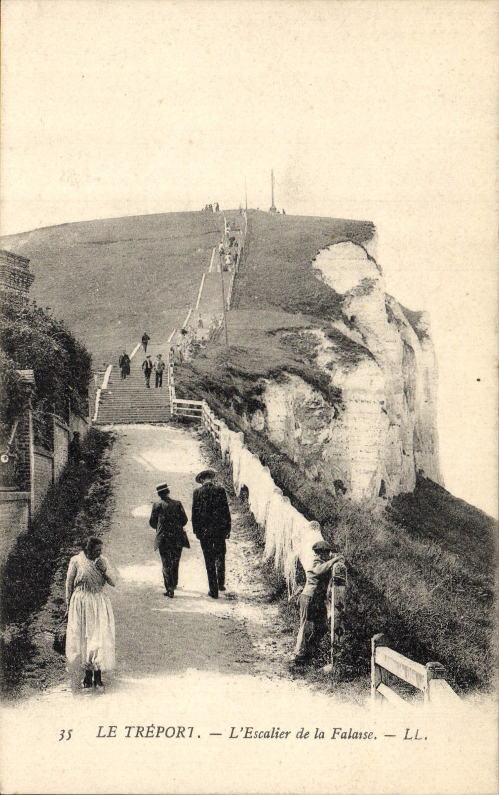 POSTAL Treport de la VENDIMIA la escalera del acantilado