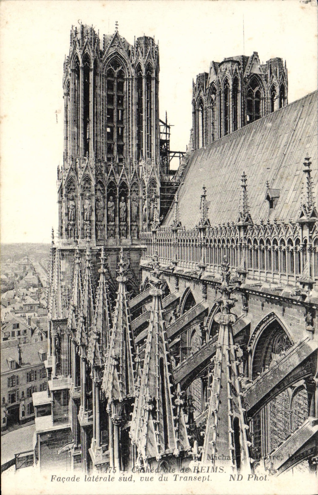 CPA Cathedrale de Reims Facade laterale sud vue du transept