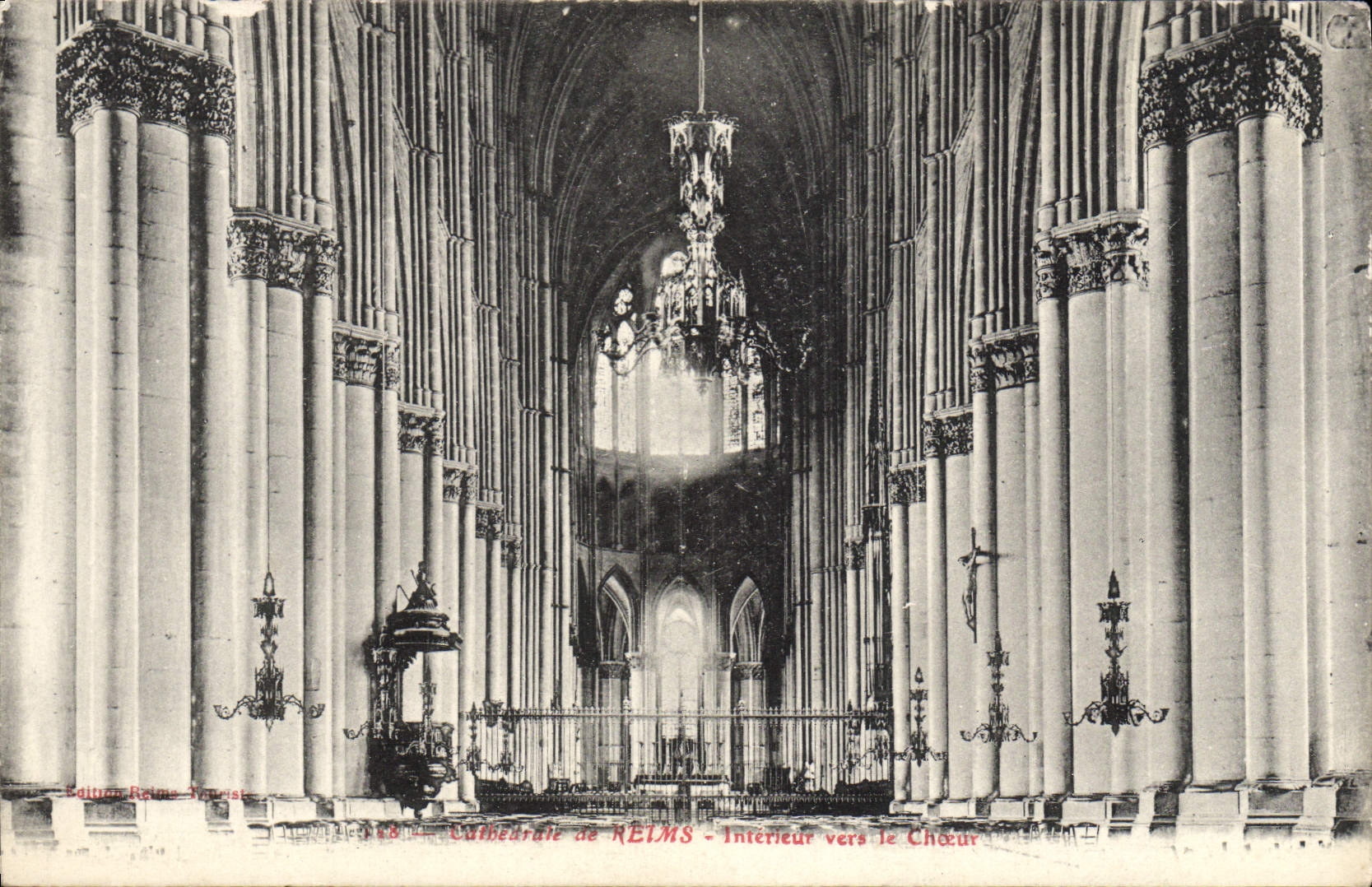 CPA Cathedrale de Reims Interieur vers le Choeur