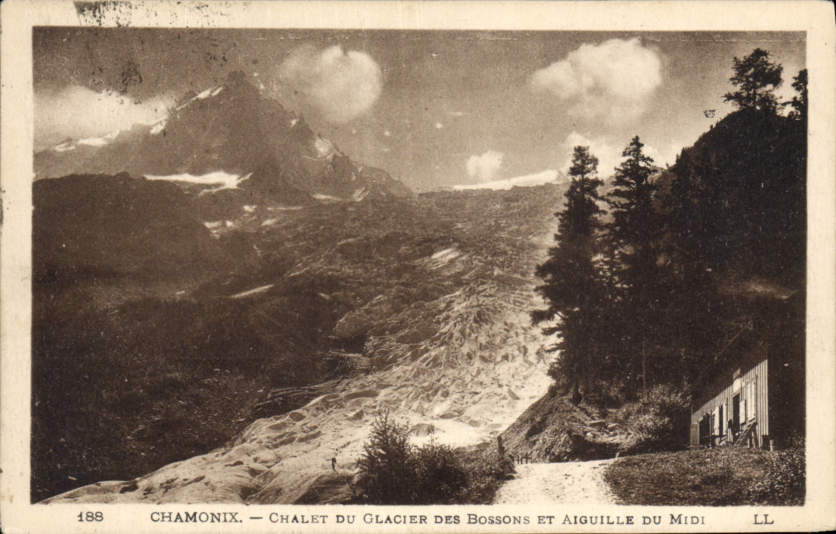 El chalet de Chamonix de la POSTAL de la VENDIMIA del glaciar del dejó nos trabajar y los interruptores al sur