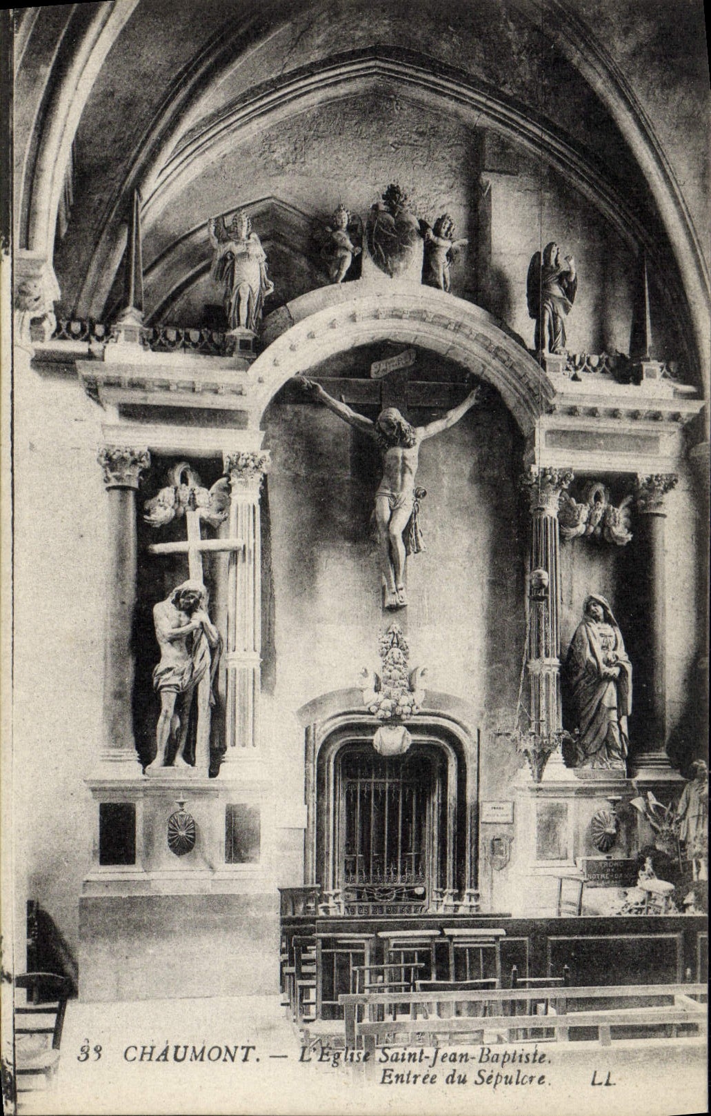 CPA Chaumont L'Eglise Saint Jean Baptiste Entree du Sepulcre