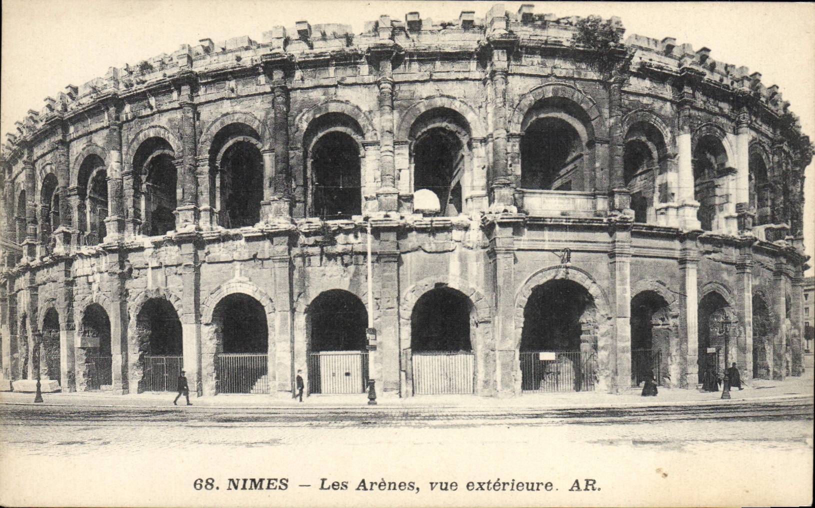 CPA Nimes Les Arenes Vue Exterieure