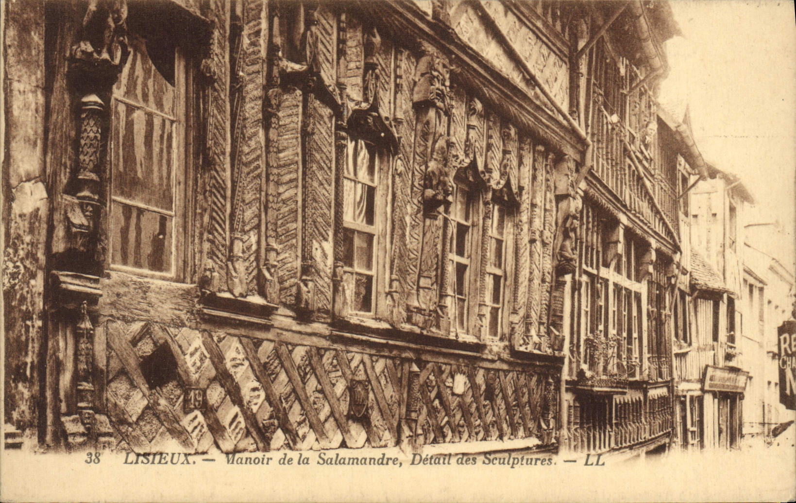 Señorío de Lisieux de la POSTAL de la VENDIMIA del detalle del Salamander de las esculturas