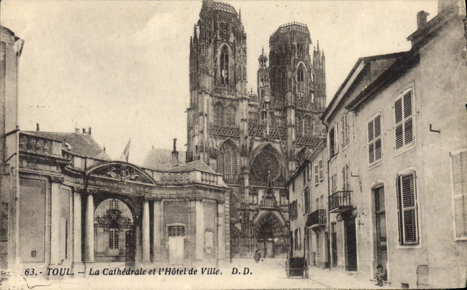 VINTAGE POSTCARD Toul the Cathedral And I' Town hall