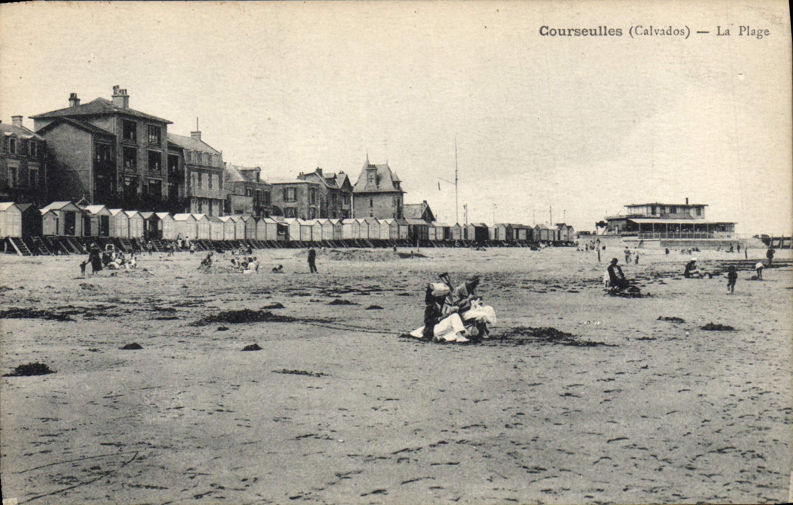 VINTAGE POSTCARD Courseulles the Beach